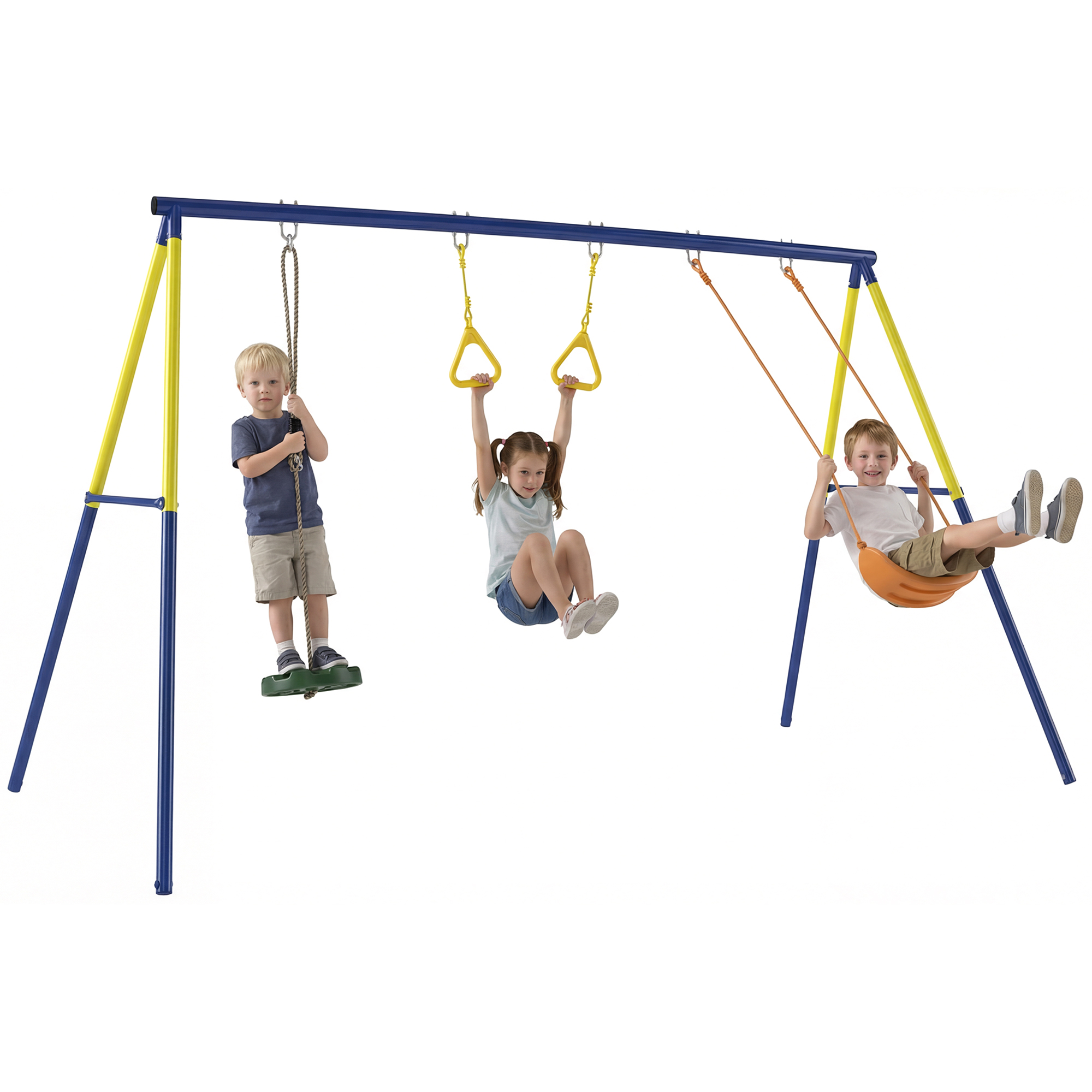 Tre bambini su un'altalena con altalene e anelli.