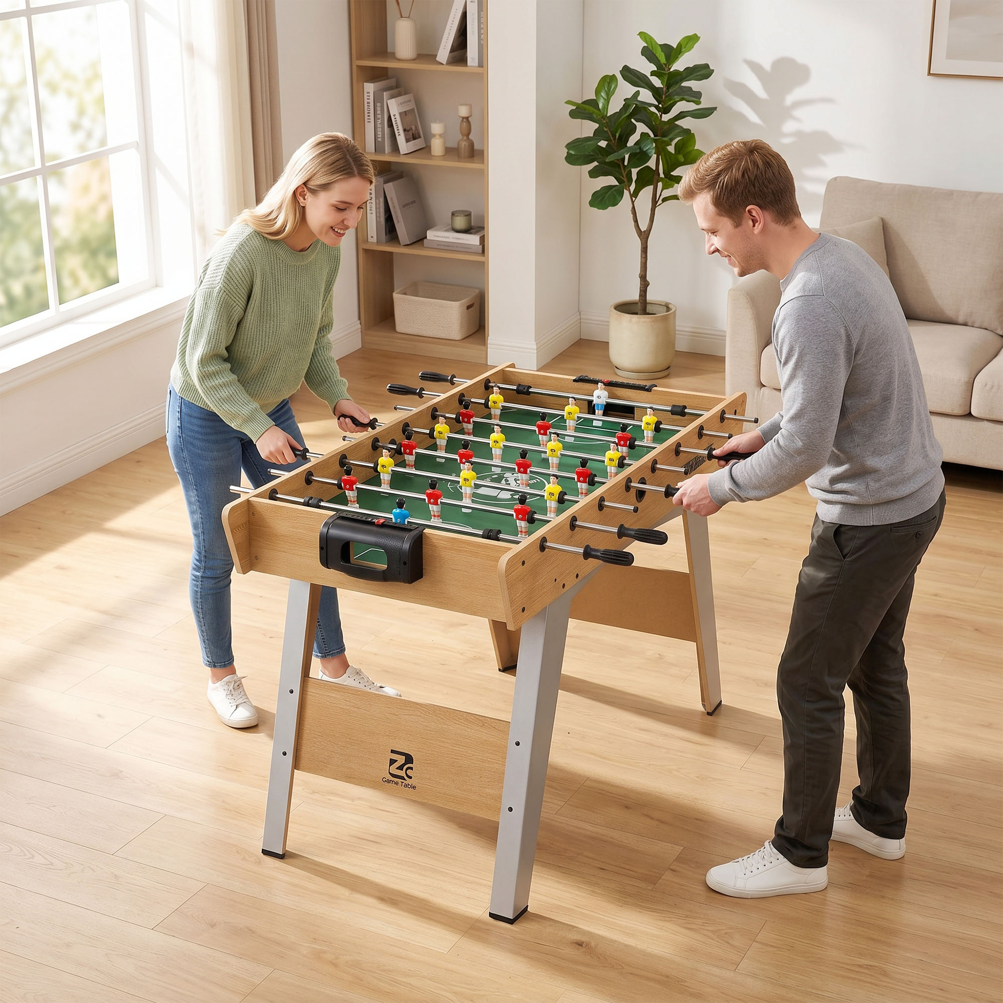 Un uomo e una donna giocano a calcetto in una stanza luminosa con pavimento in legno.