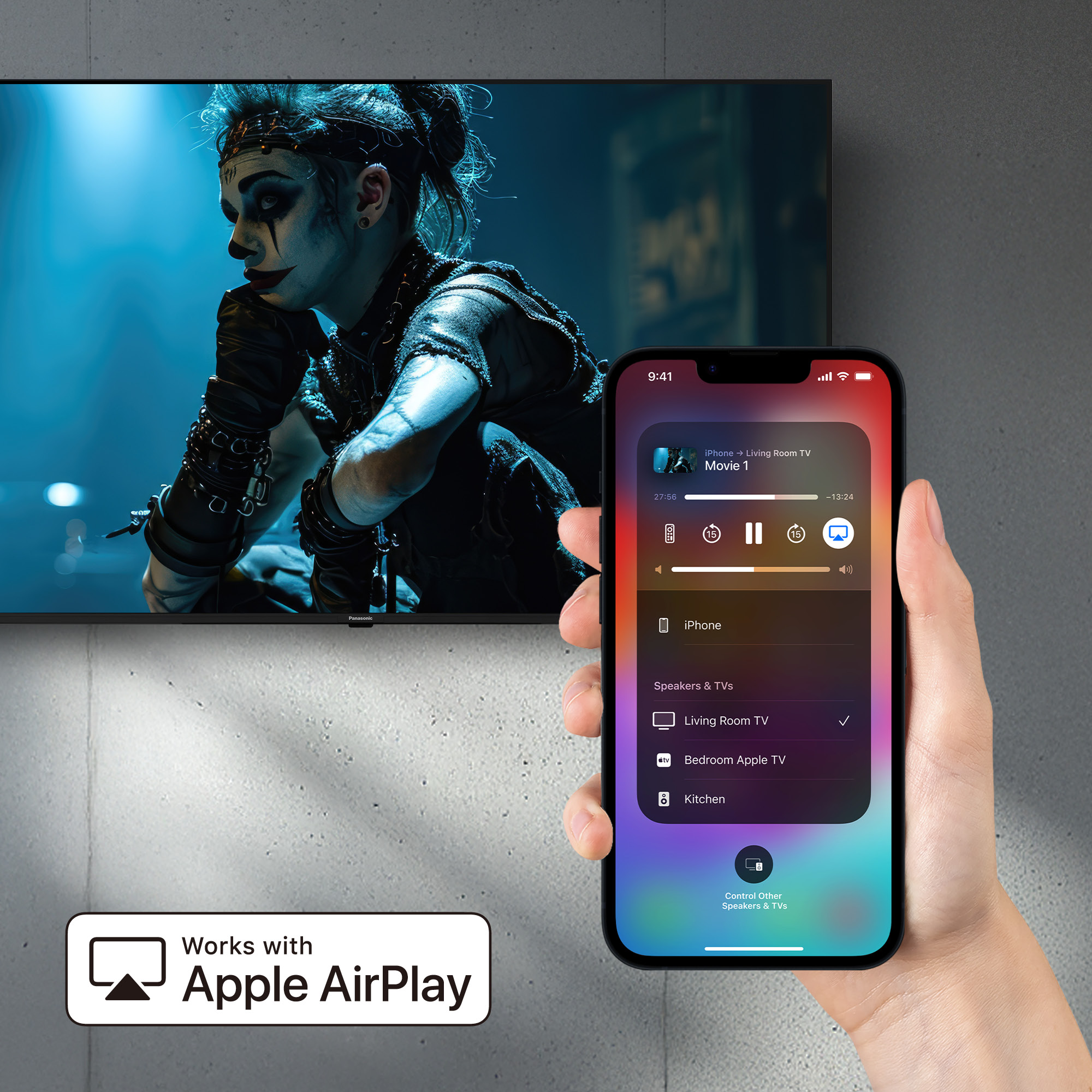 Ein iPhone steuert einen Film auf einem Fernseher, der mit Apple AirPlay kompatibel ist.