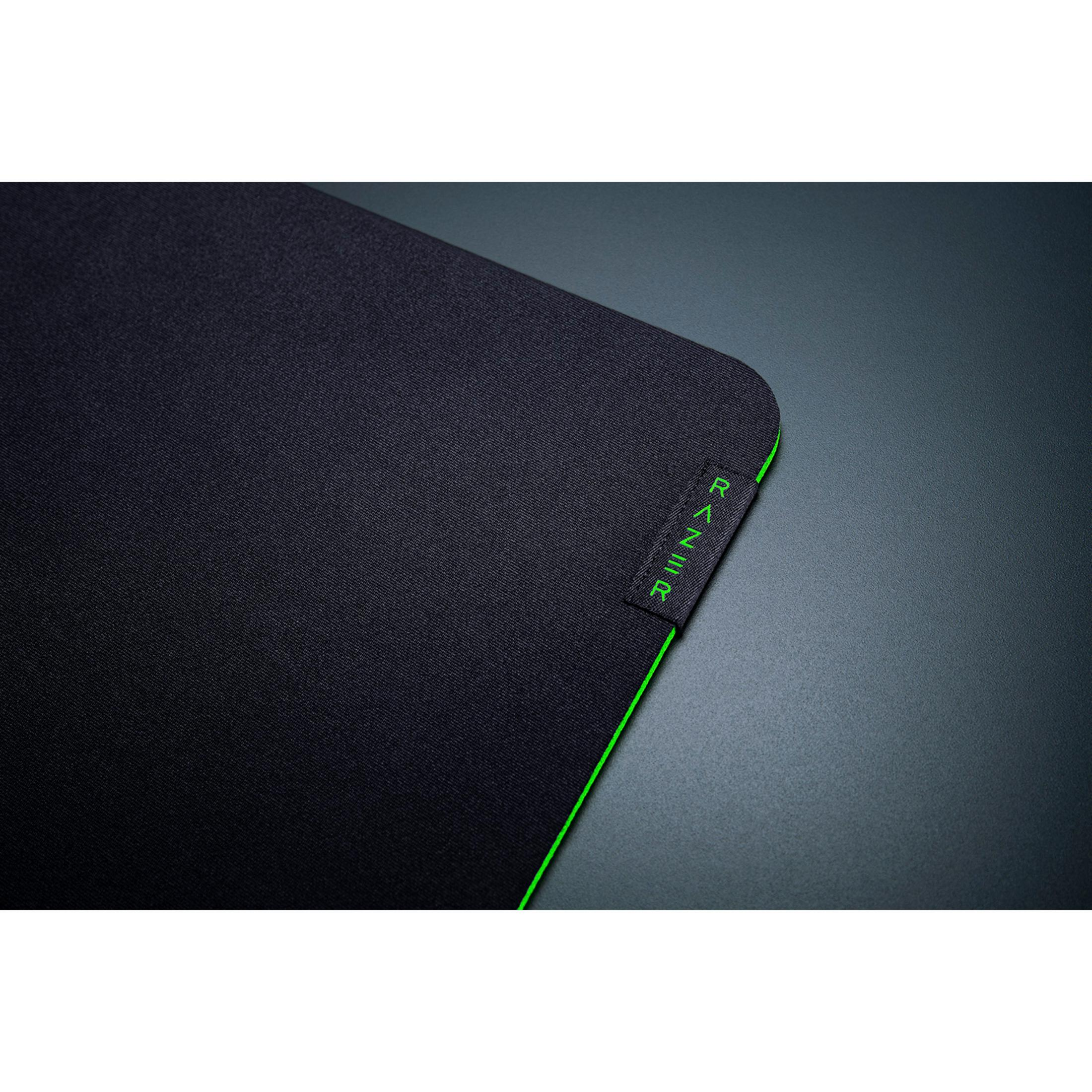 Alfombrilla de ratón Razer negra con borde y logo verde neón.