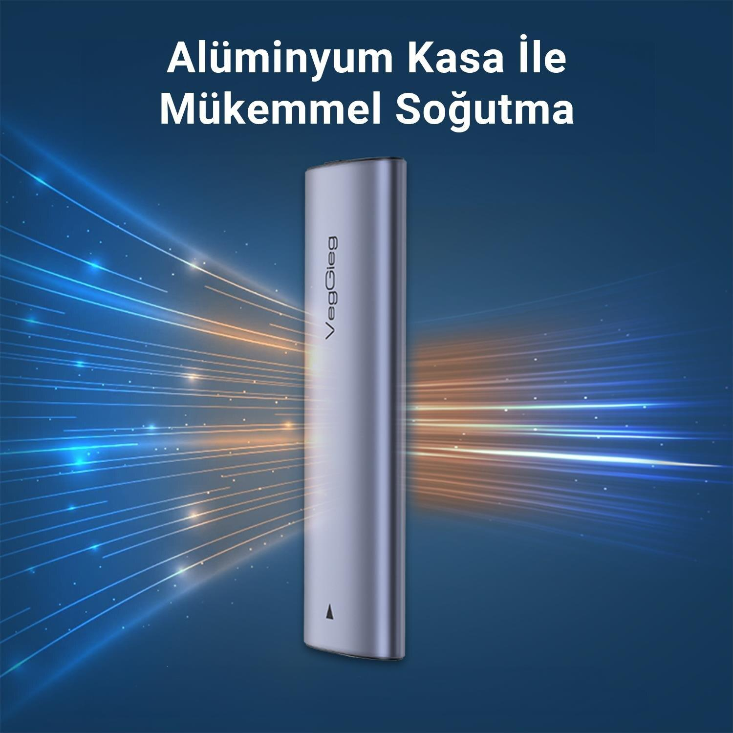 Işık huzmeleriyle mavi arka plana karşı "VegGieg" yazılı şık, gümüş renkli cihaz.