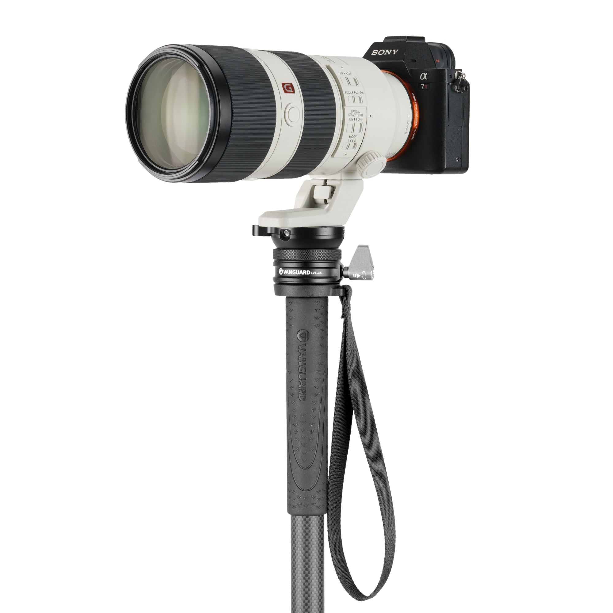 Una cámara Sony Alpha 7R con un teleobjetivo blanco sobre un trípode Vanguard.