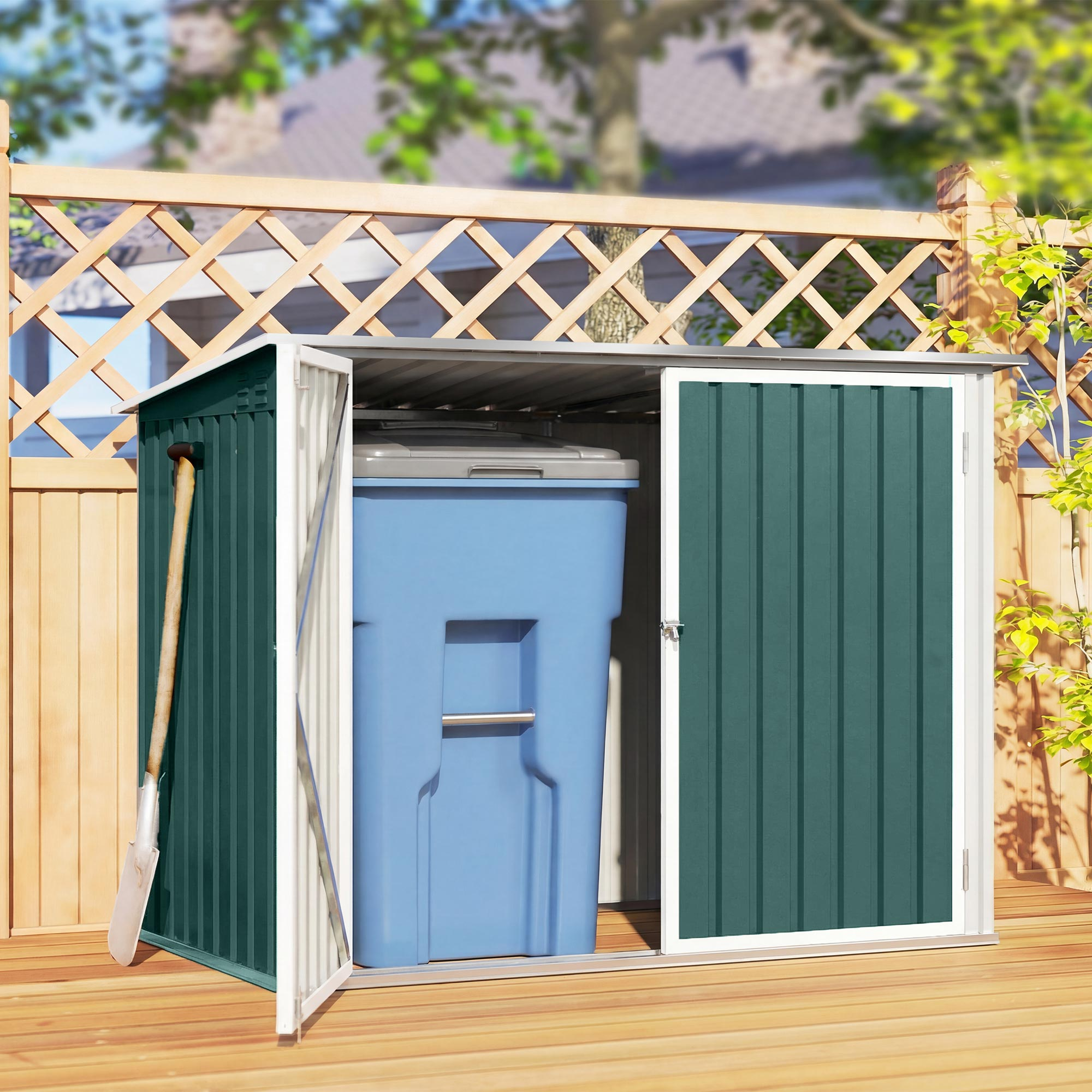 Un capanno da giardino verde con porte aperte, un bidone blu e una pala.