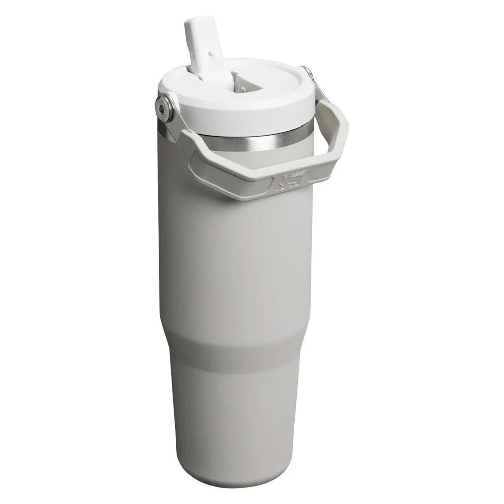 Beyaz kapaklı, pipetli ve kulplu açık gri termos bardak. Beyaz üzerinde.