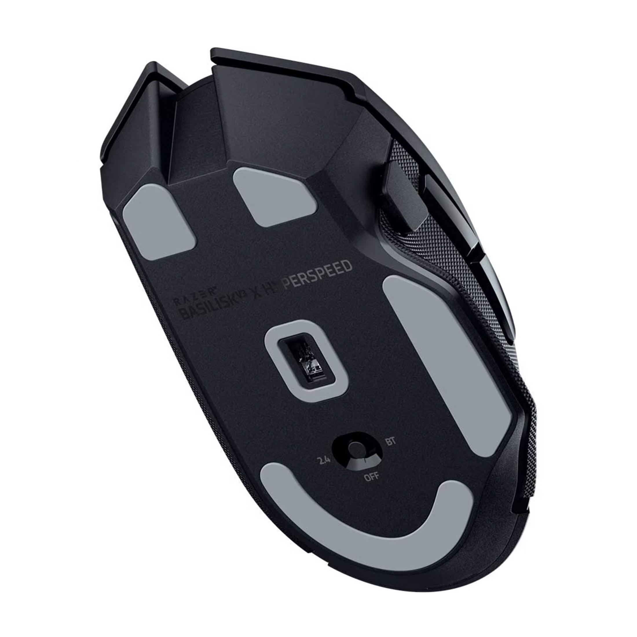 Czarna mysz Razer Basilisk X Hyperspeed, widok od spodu, pokazujący czujnik i przełącznik zasilania.