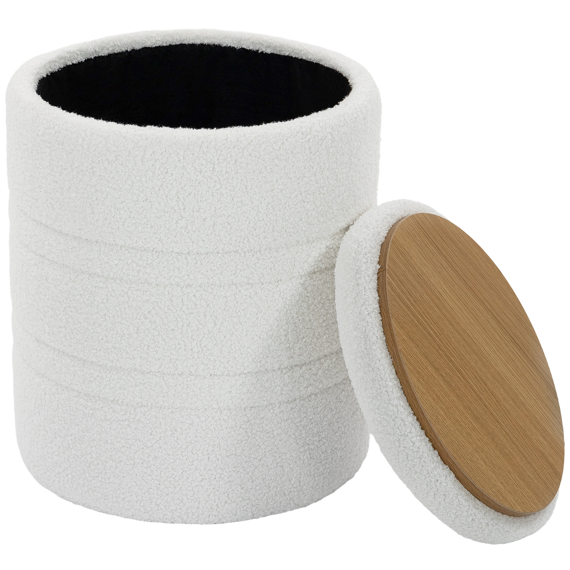 Uno sgabello bianco in pile teddy con coperchio rotondo in legno accanto.