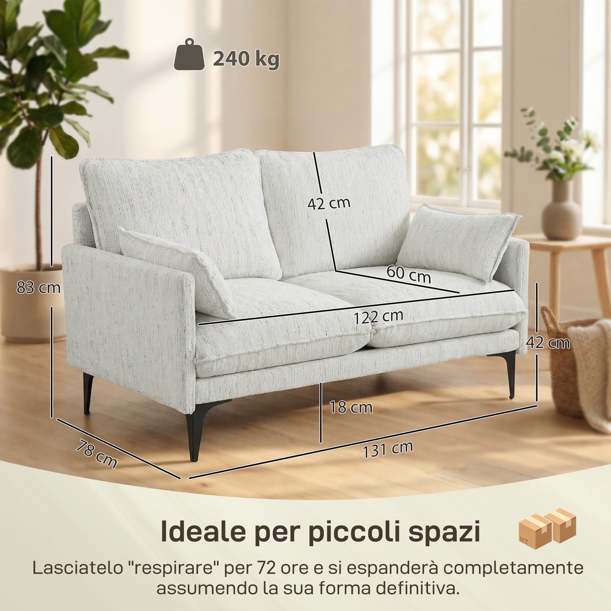 Un divano grigio chiaro con dimensioni e una pianta sullo sfondo.