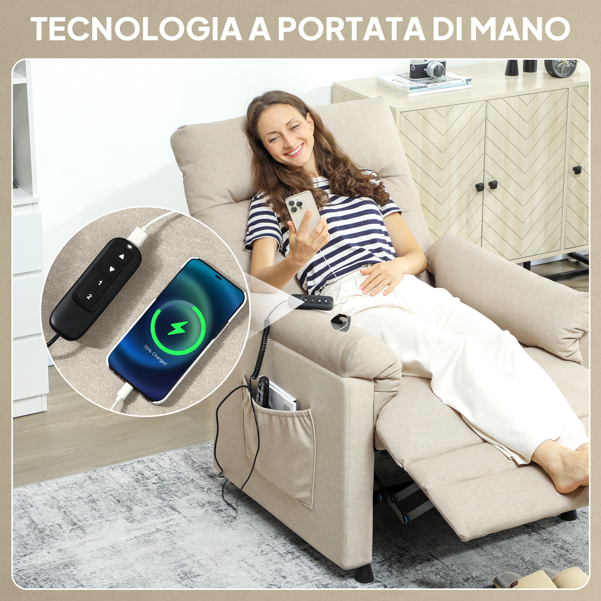 Una donna è sdraiata su una poltrona beige, usando il suo telefono in carica.