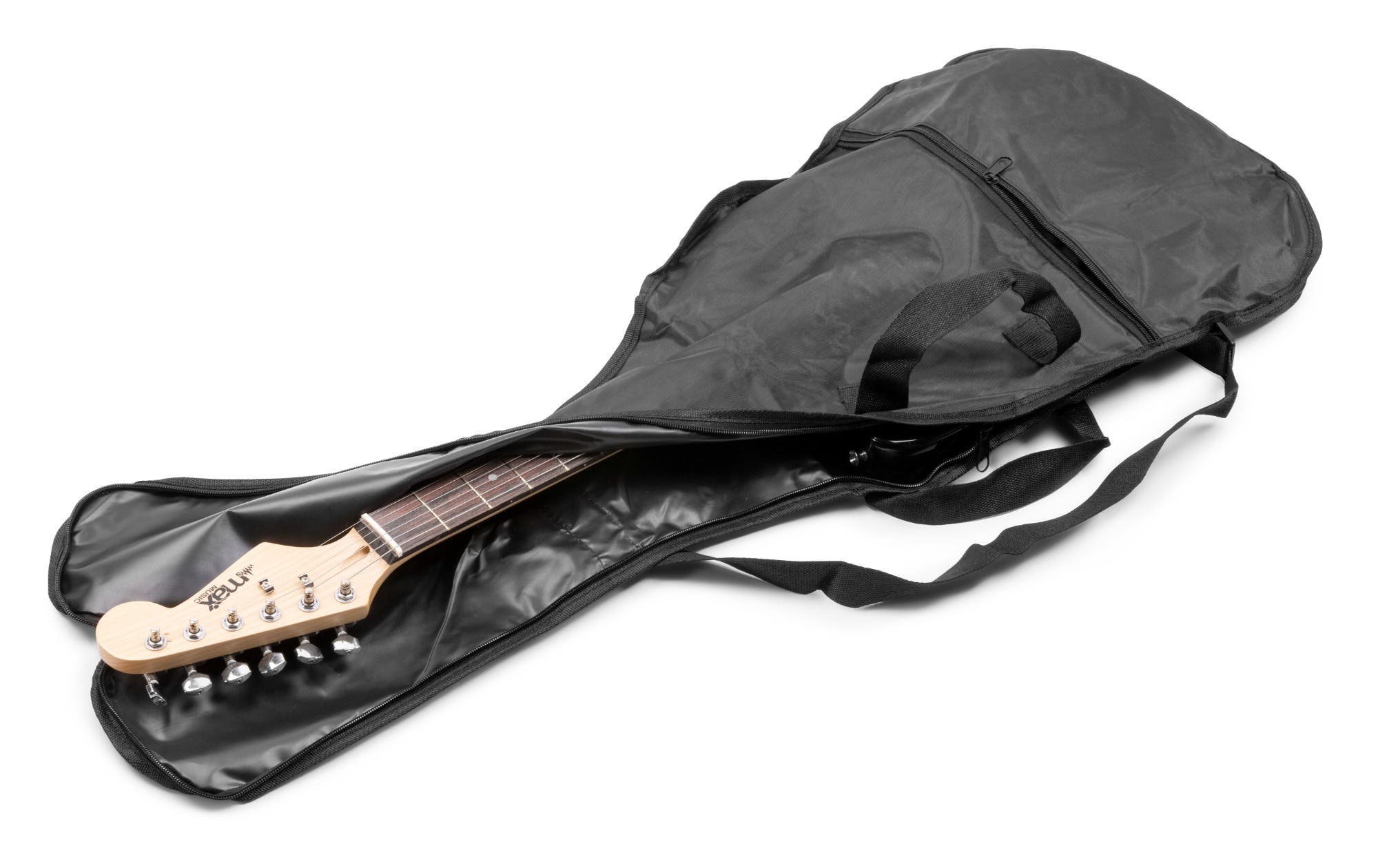 Una guitarra eléctrica de mástil de madera clara está parcialmente en un estuche negro.