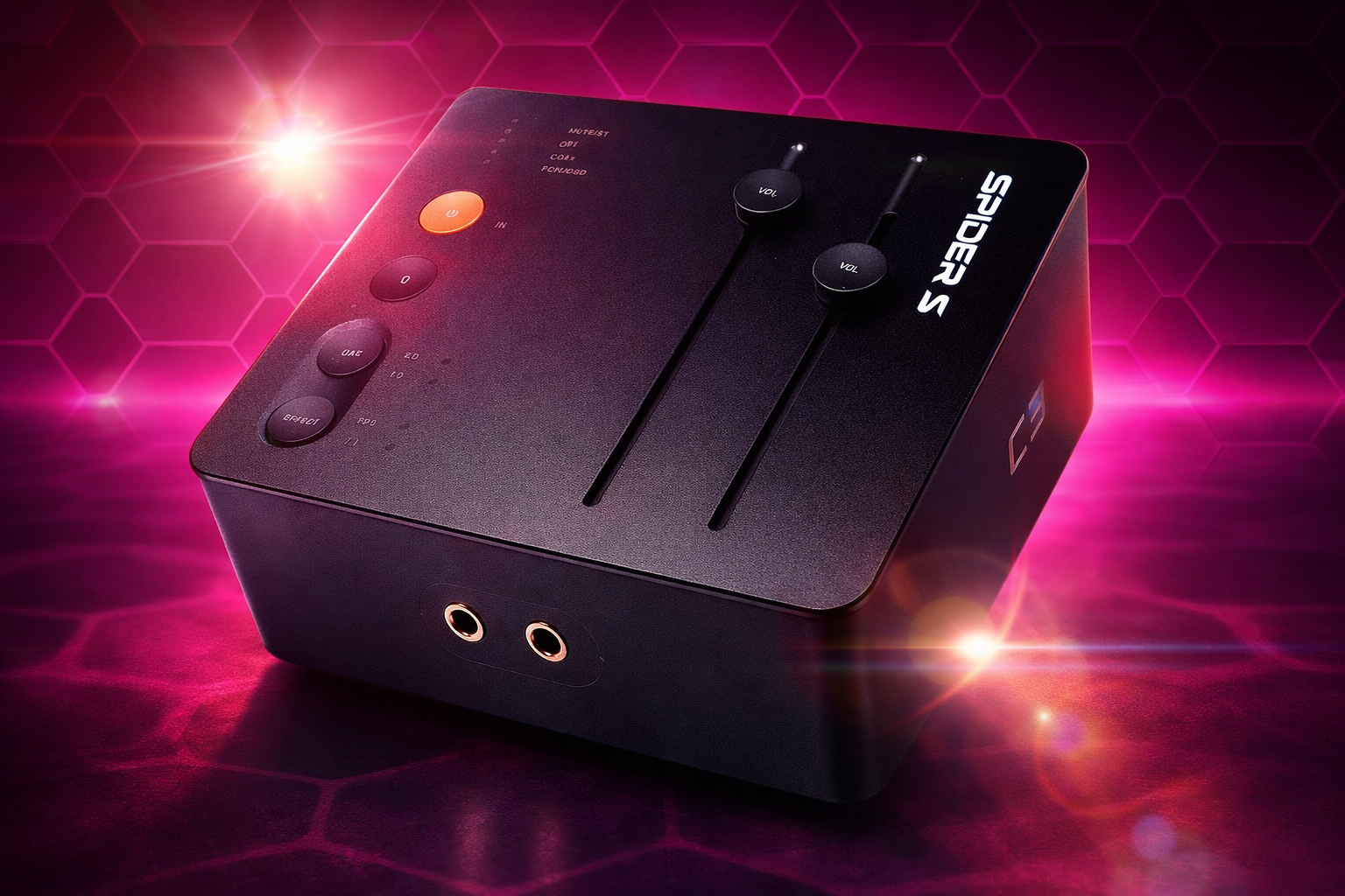 Dispositivo audio nero con pulsante arancione e cursori su sfondo rosa esagonale.