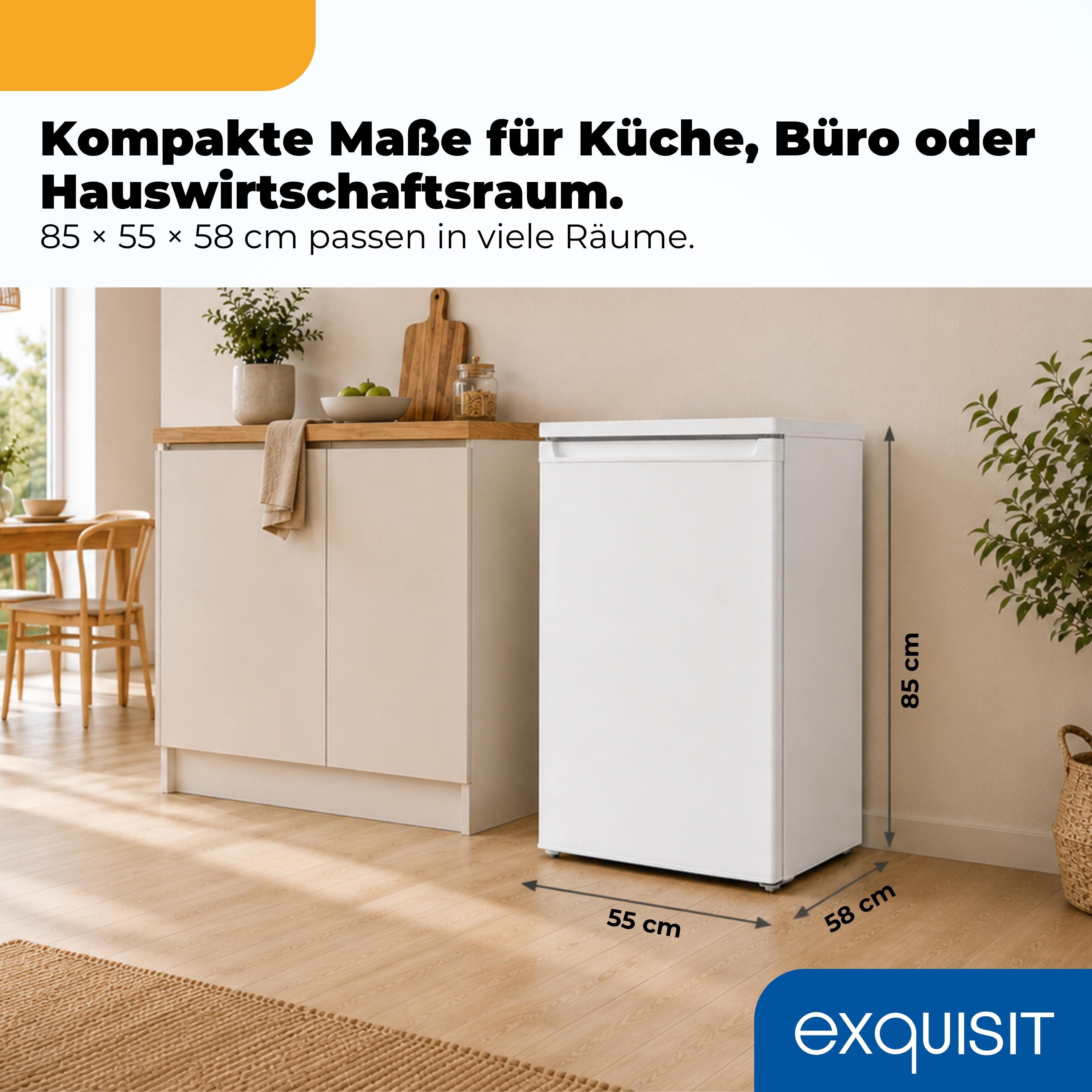 Ein weißer Kühlschrank (85x55x58cm) steht neben einer hellbeigen Küchenzeile.
