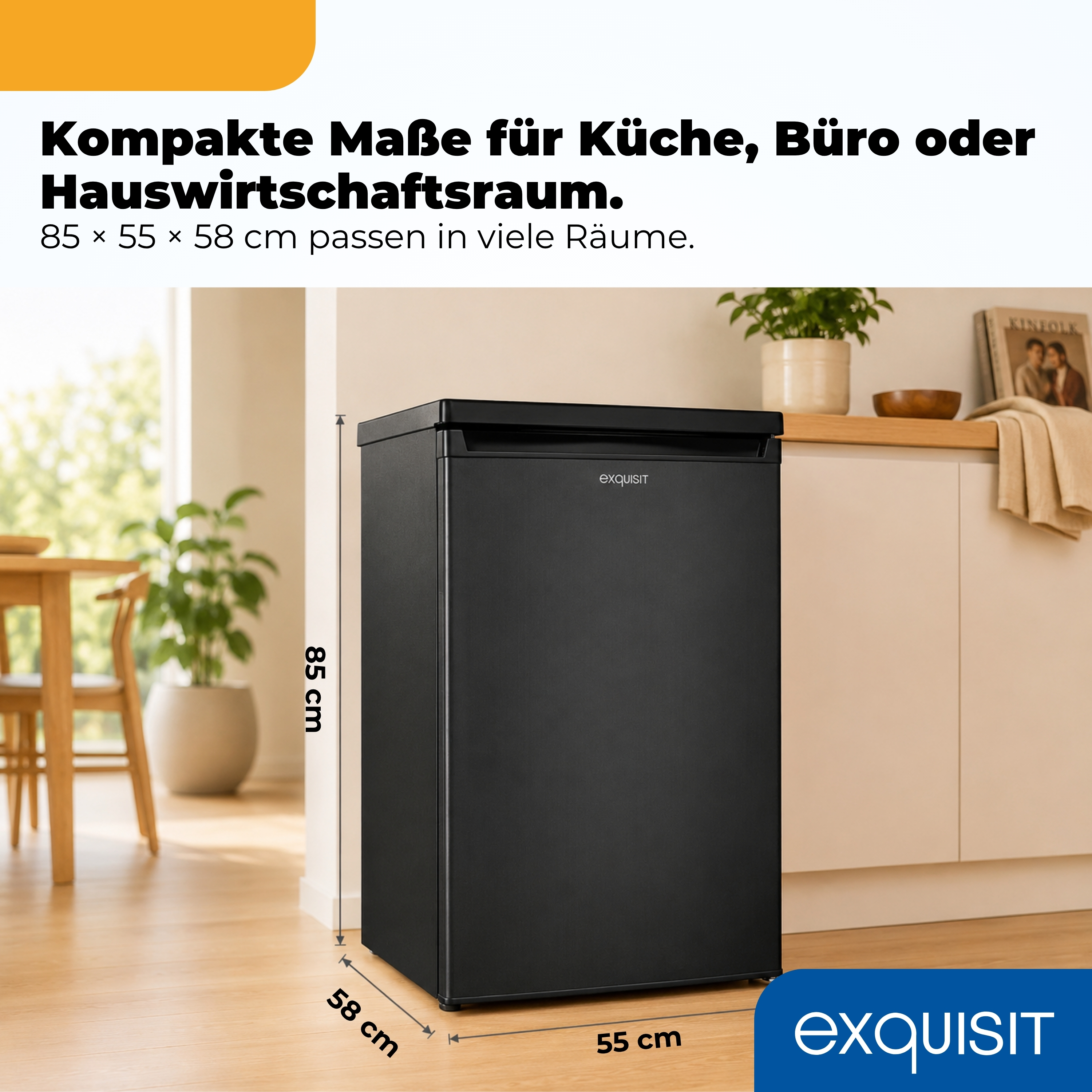 Schwarzer Kühlschrank (85x55x58cm) in einem hellen Raum mit Möbeln.