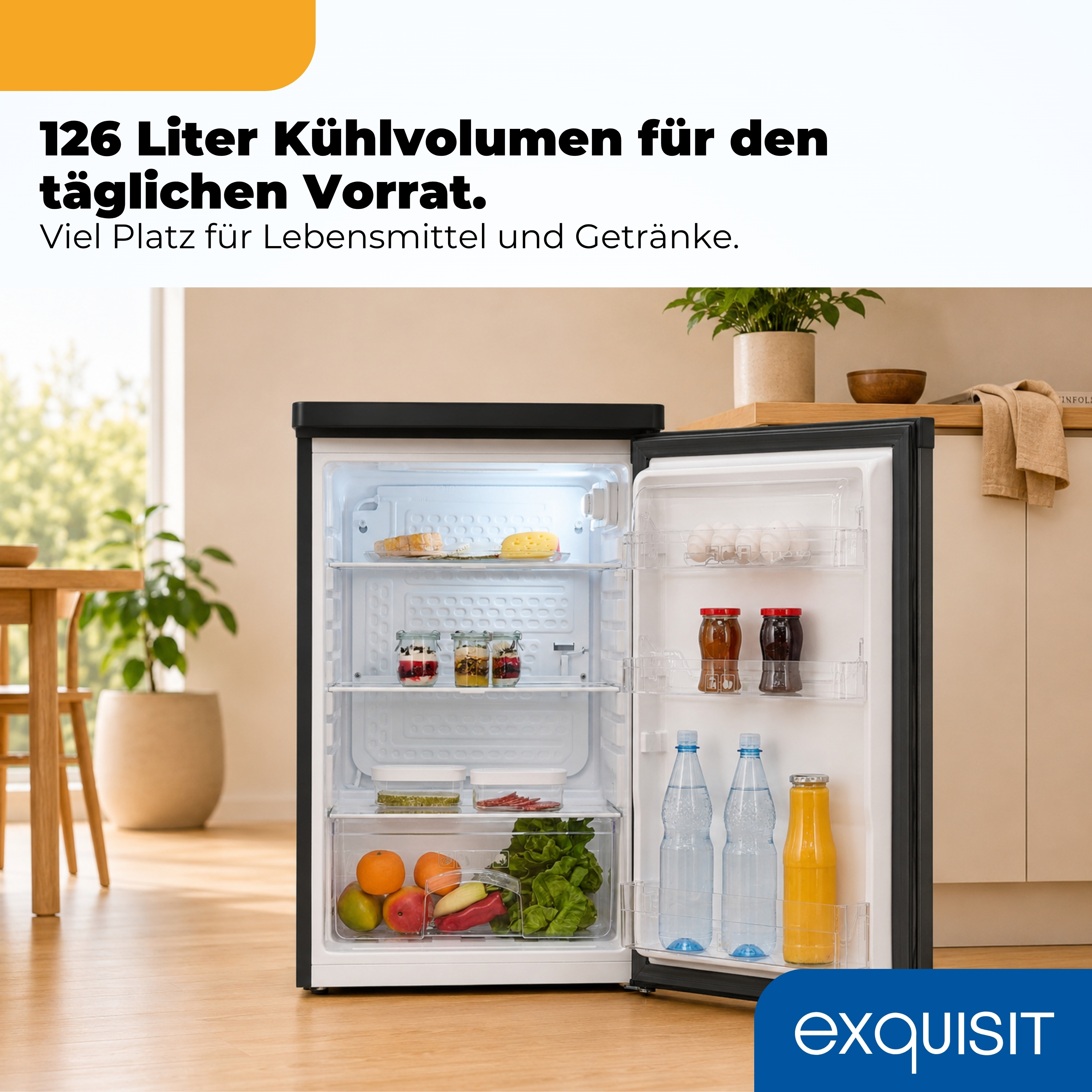 Ein offener Kühlschrank mit Lebensmitteln und Getränken.