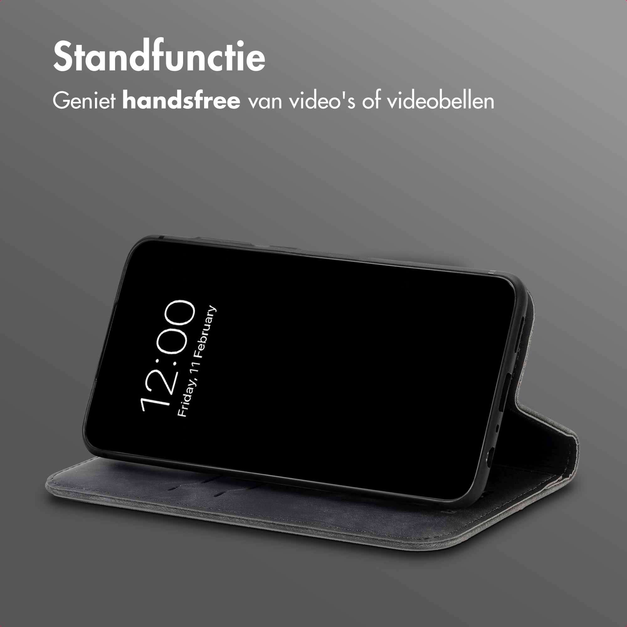 Un smartphone dans un étui gris est debout.