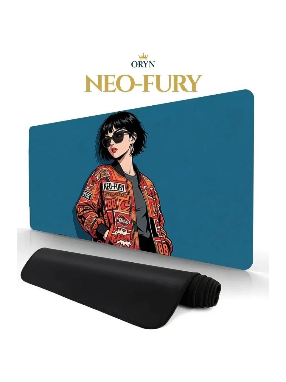 Mavi fon önünde renkli ceketli ve güneş gözlüklü stilize kadın. Ön planda siyah mousepad.