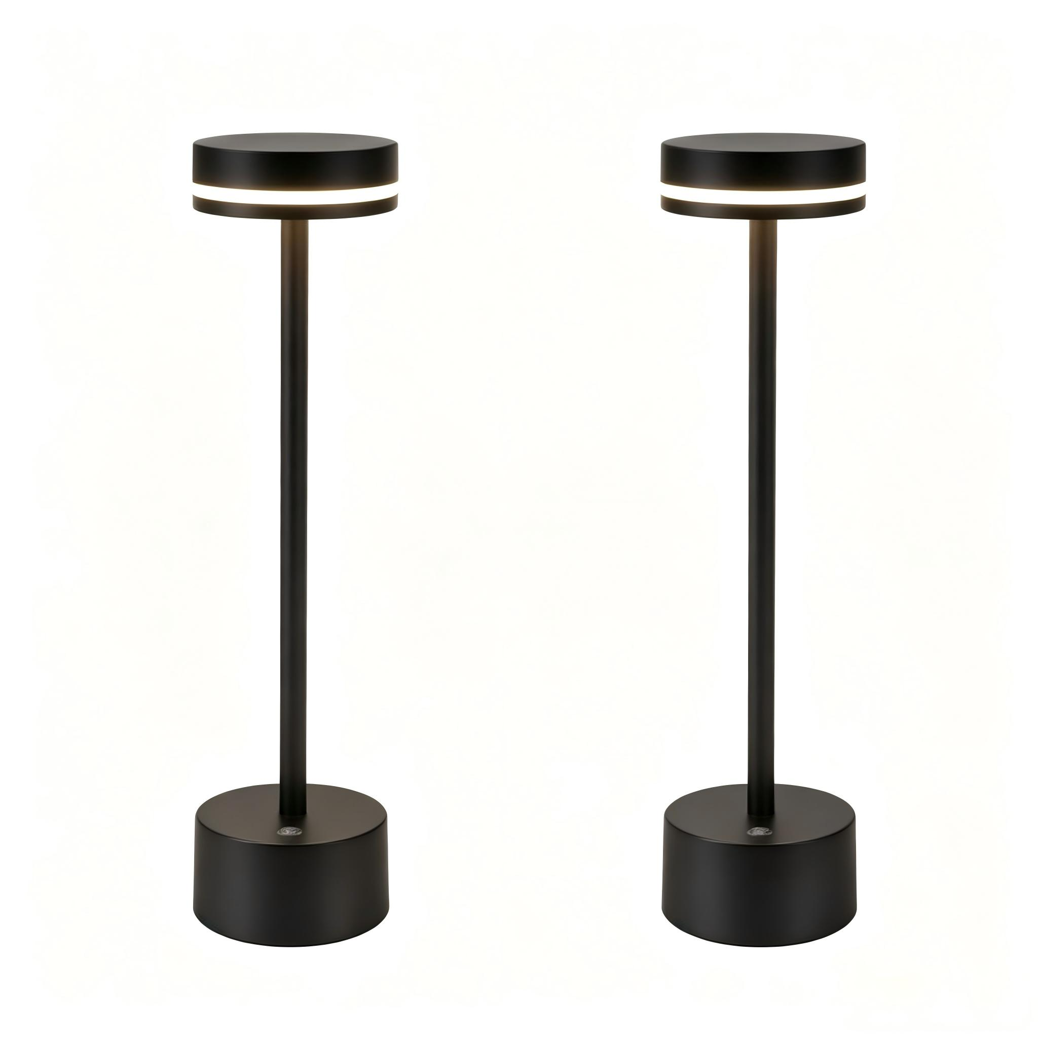 Dos lámparas de mesa negras con bases redondas y anillos iluminados.