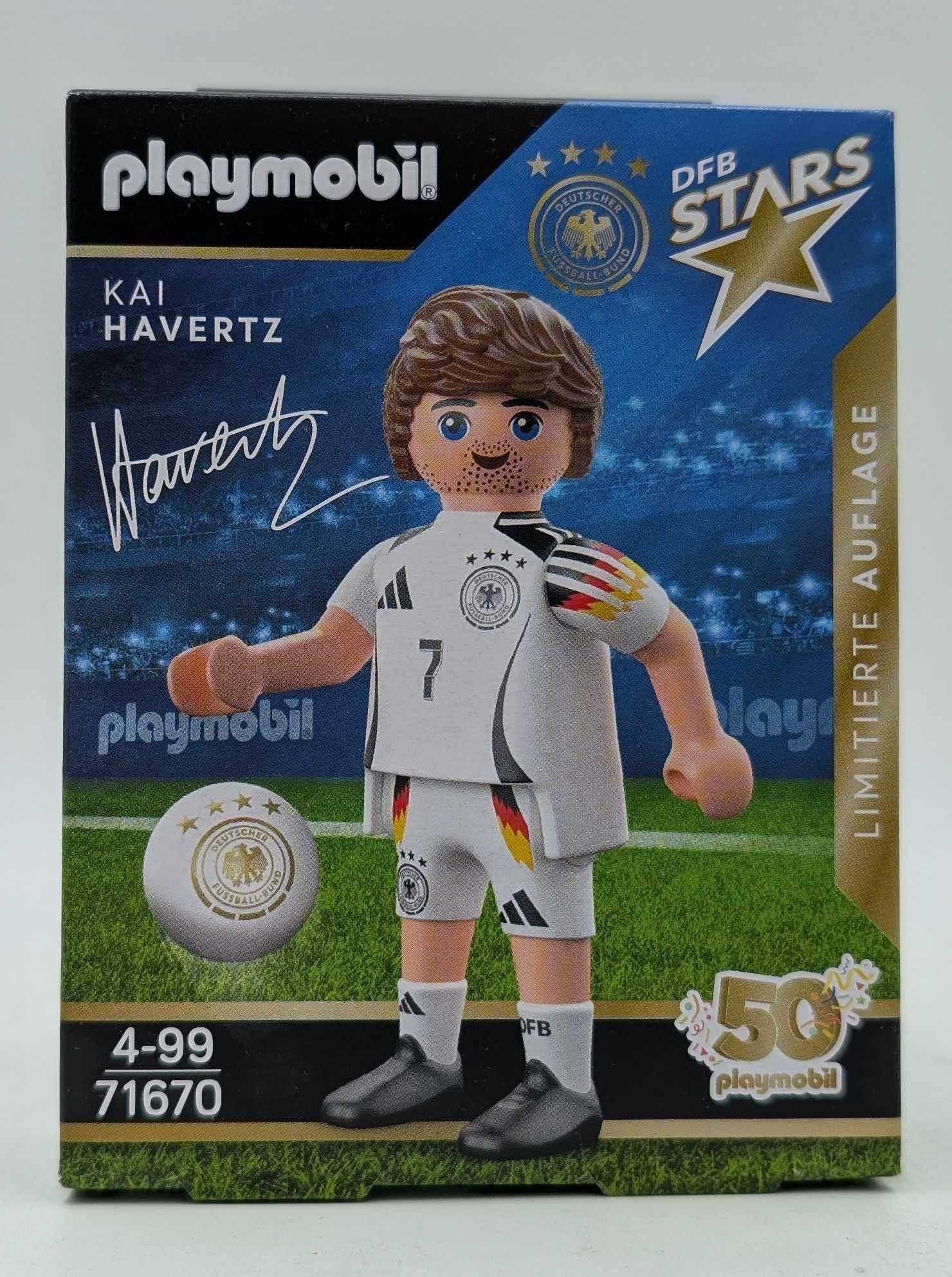 Playmobil-Figur von Kai Havertz im Deutschland-Trikot mit DFB-Logo und Fußball.