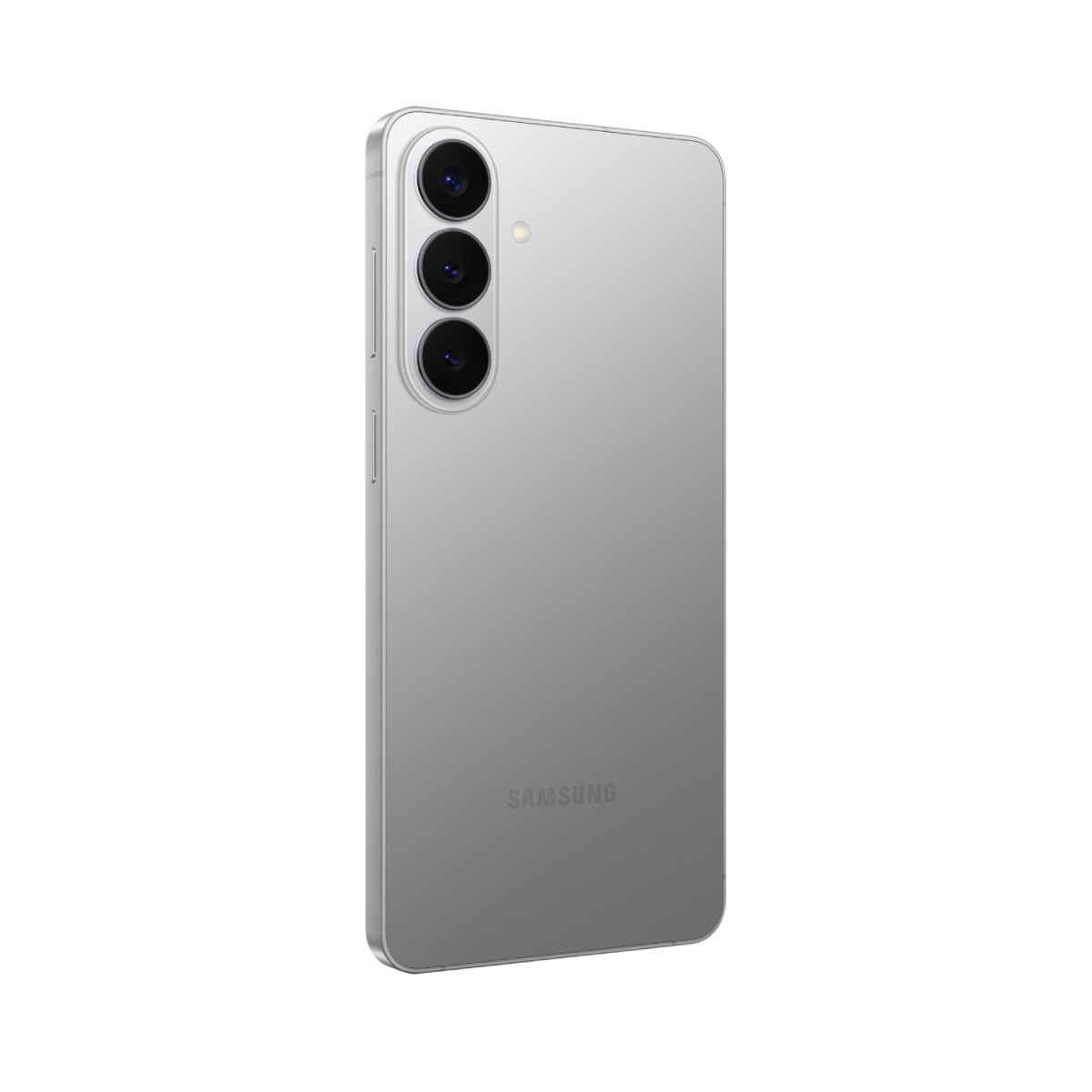 Uno smartphone argentato con tre fotocamere sul retro.