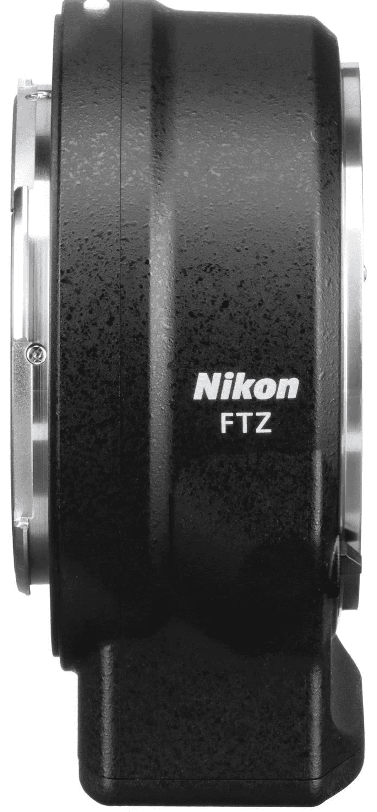 Adaptador Nikon FTZ negro con anillos de montaje plateados a ambos lados.