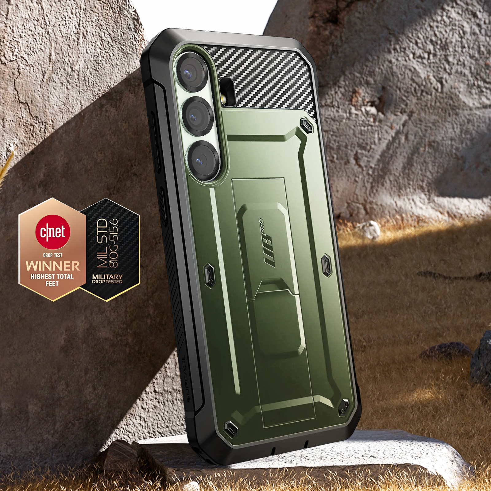 Custodia verde per telefono con fotocamere, motivo carbonio e cavalletto, con badge CNET.