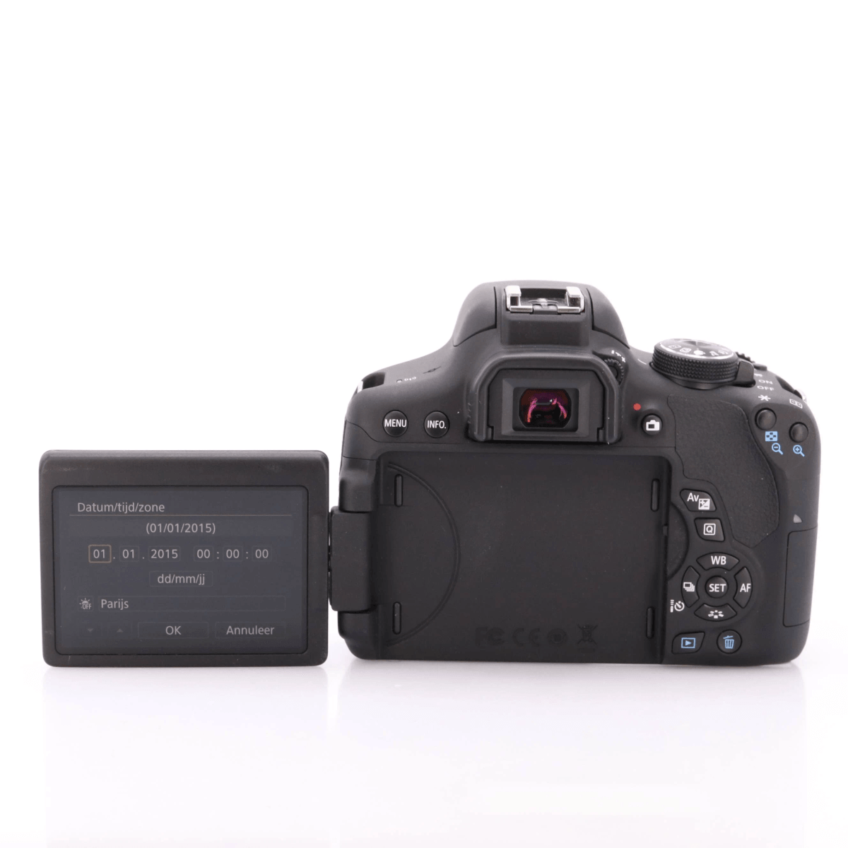 Una fotocamera digitale nera con lo schermo aperto, che mostra le impostazioni Data/Ora/Fuso Orario.