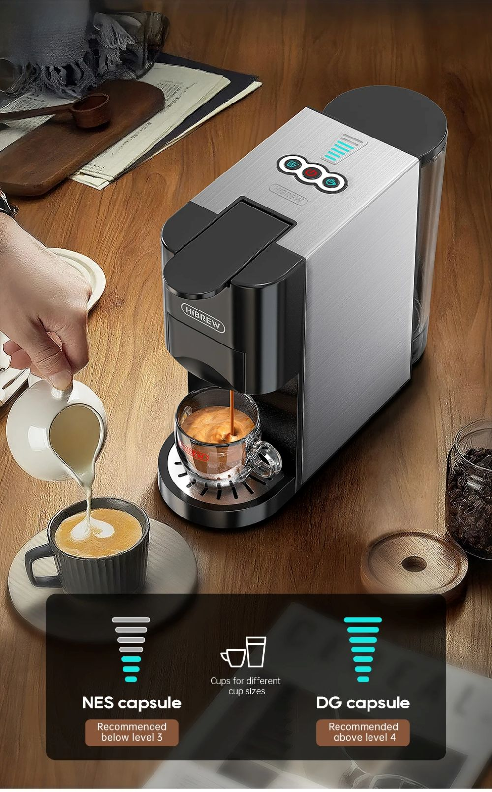 Macchina da caffè che prepara bevande, con lattiera e tazzine da caffè.