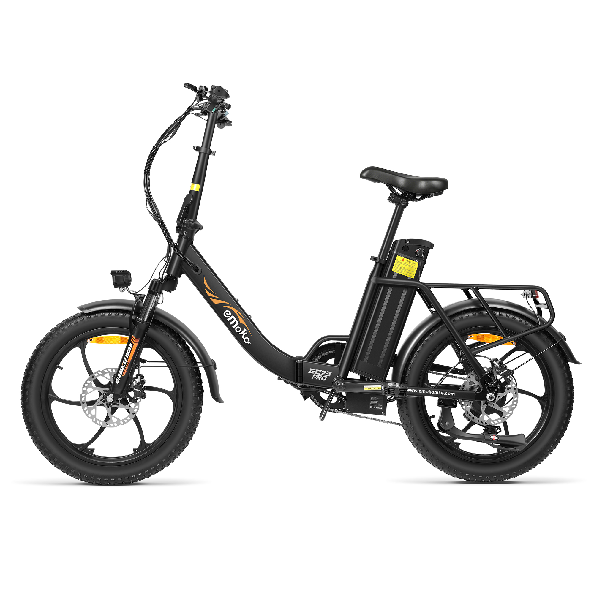 Schwarzes E-Bike mit breiten Reifen, Gepäckträger und Scheibenbremsen.