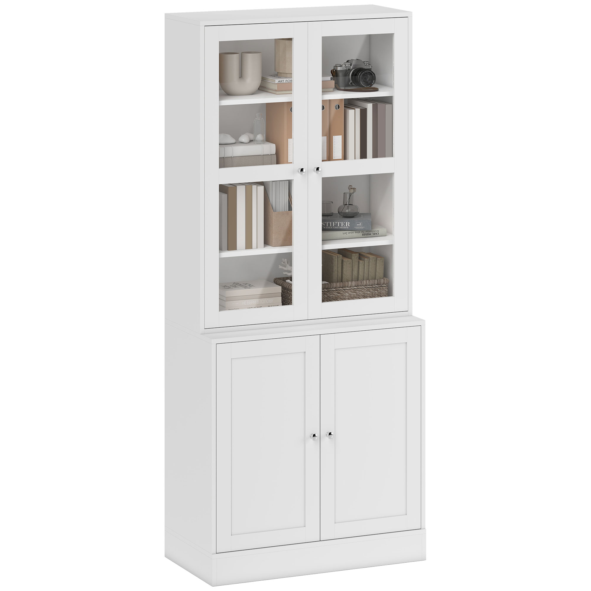 Una libreria bianca con ante in vetro, piena di libri e oggetti decorativi.