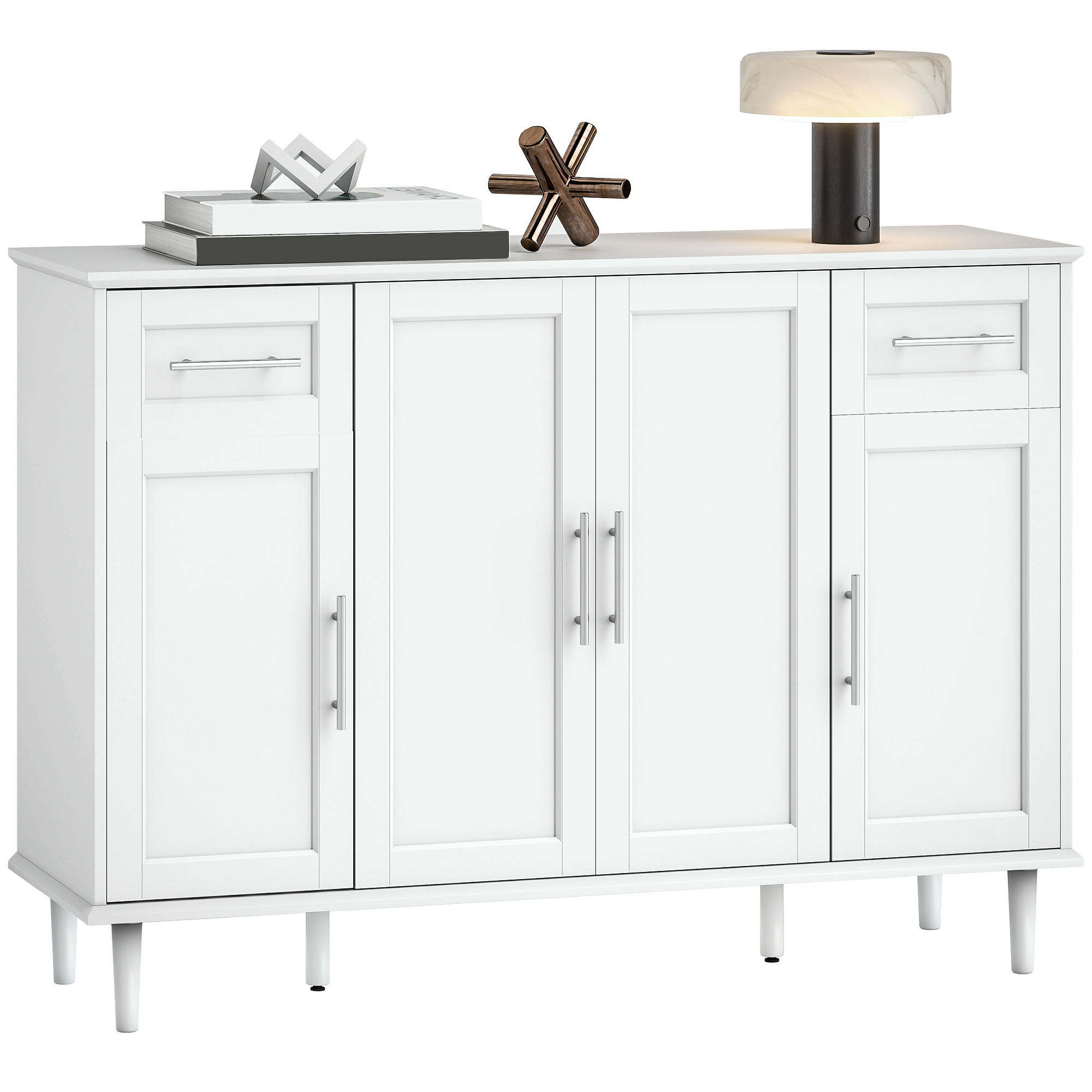 Un mobile bianco con quattro ante, due cassetti e oggetti decorativi.