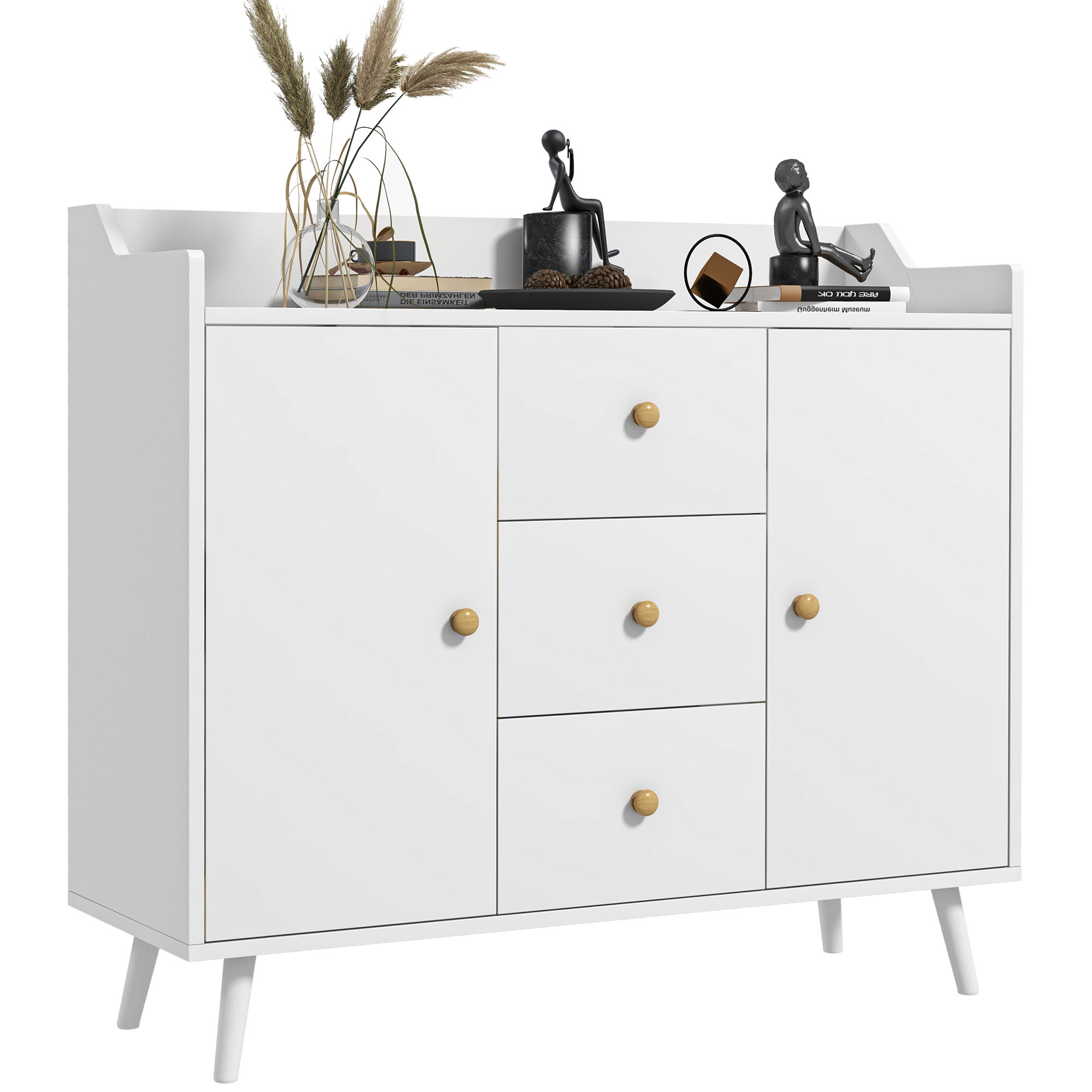 Una credenza bianca con quattro cassetti e due ante, decorata con vasi e figure.