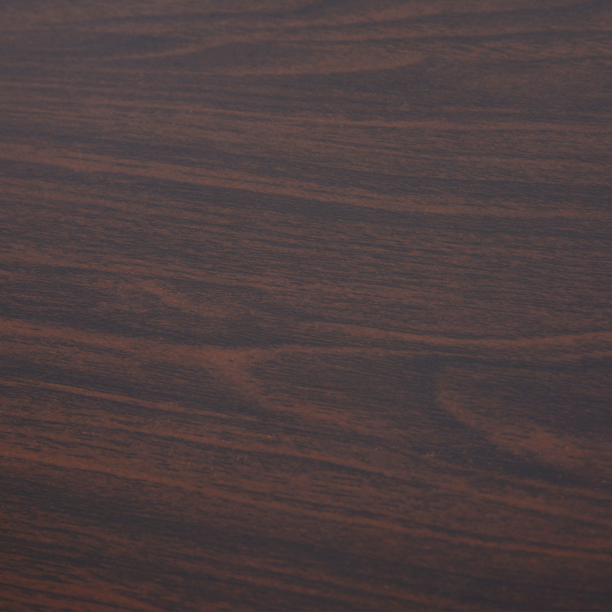 Venatura scura del legno con linee sottili, texture liscia.