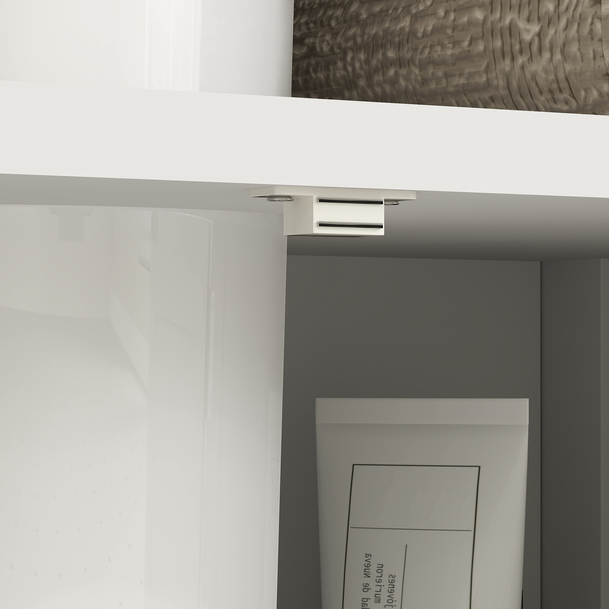 Un armadio bianco con chiusura magnetica e texture scura sopra.