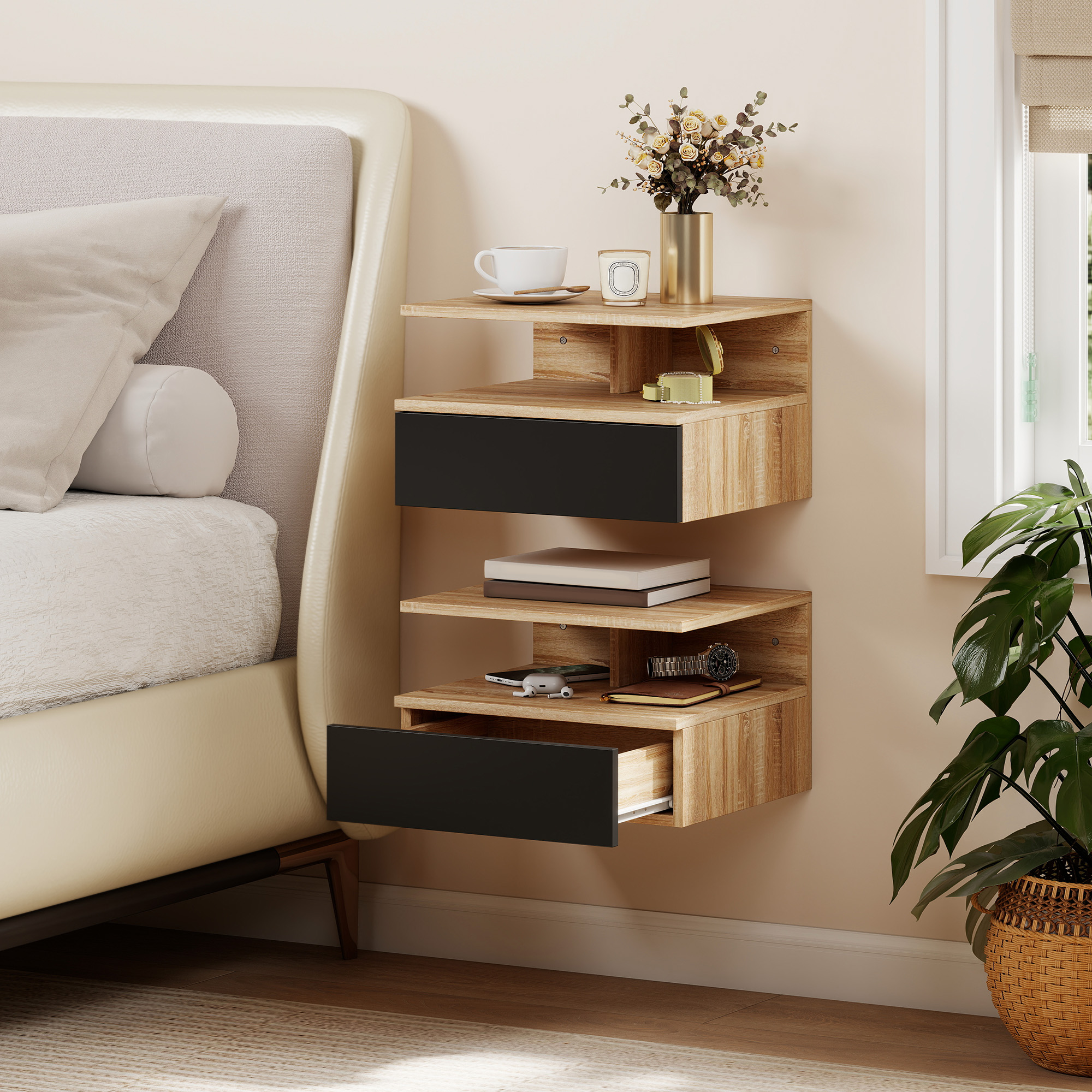 Un comodino in legno con cassetti neri accanto a un letto. Decorato con tazza, candela, fiori.