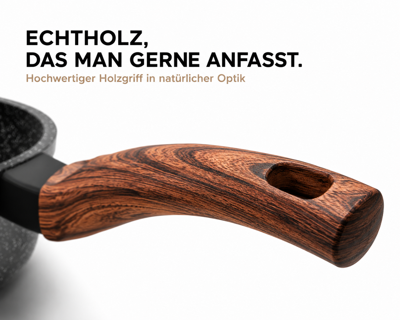 Ein Kochtopfgriff aus Holz mit Maserung und einem Loch zum Aufhängen.