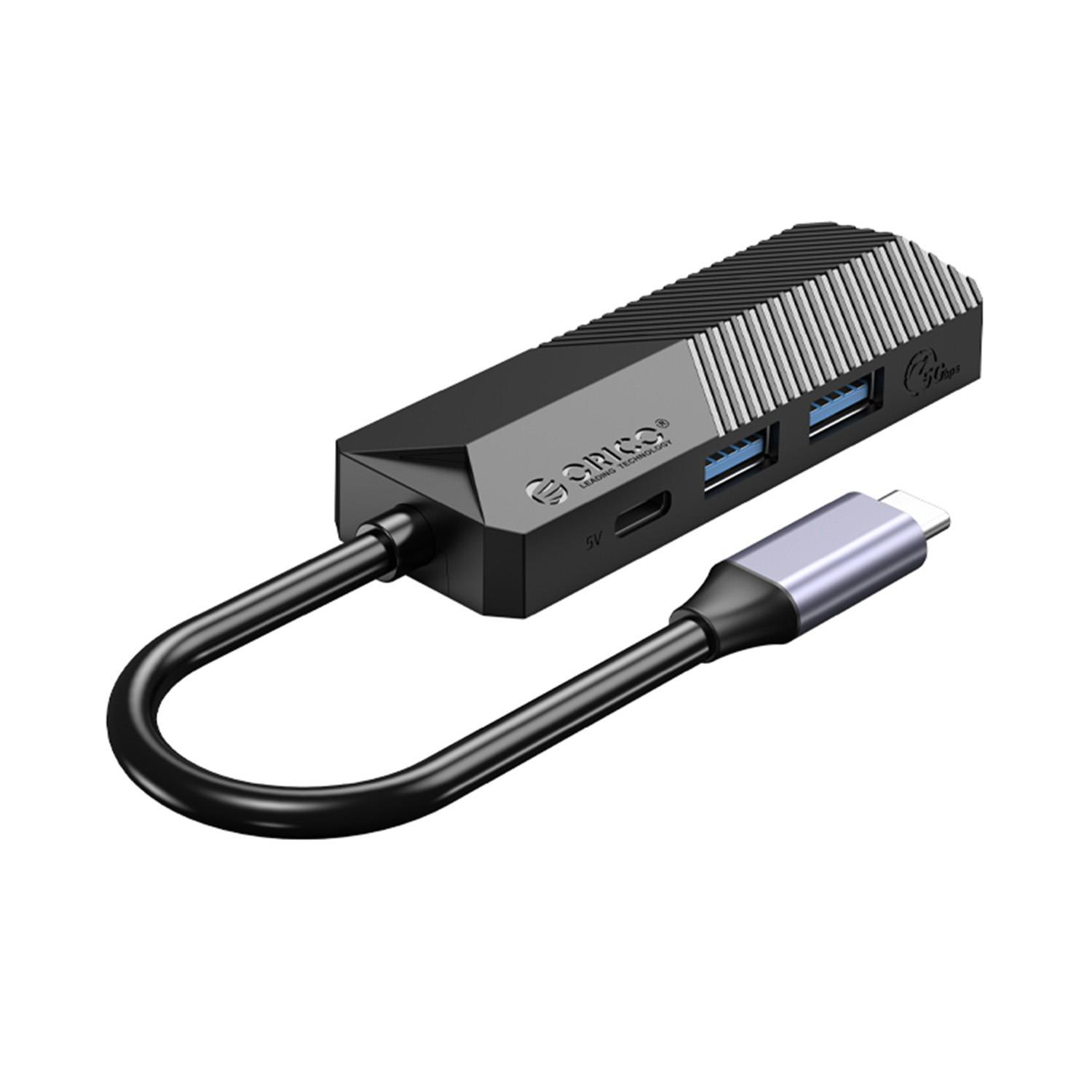 Siyah USB-C hub, nervürlü üst yüzey, iki mavi USB portu ve USB-C konektörü bulunur.