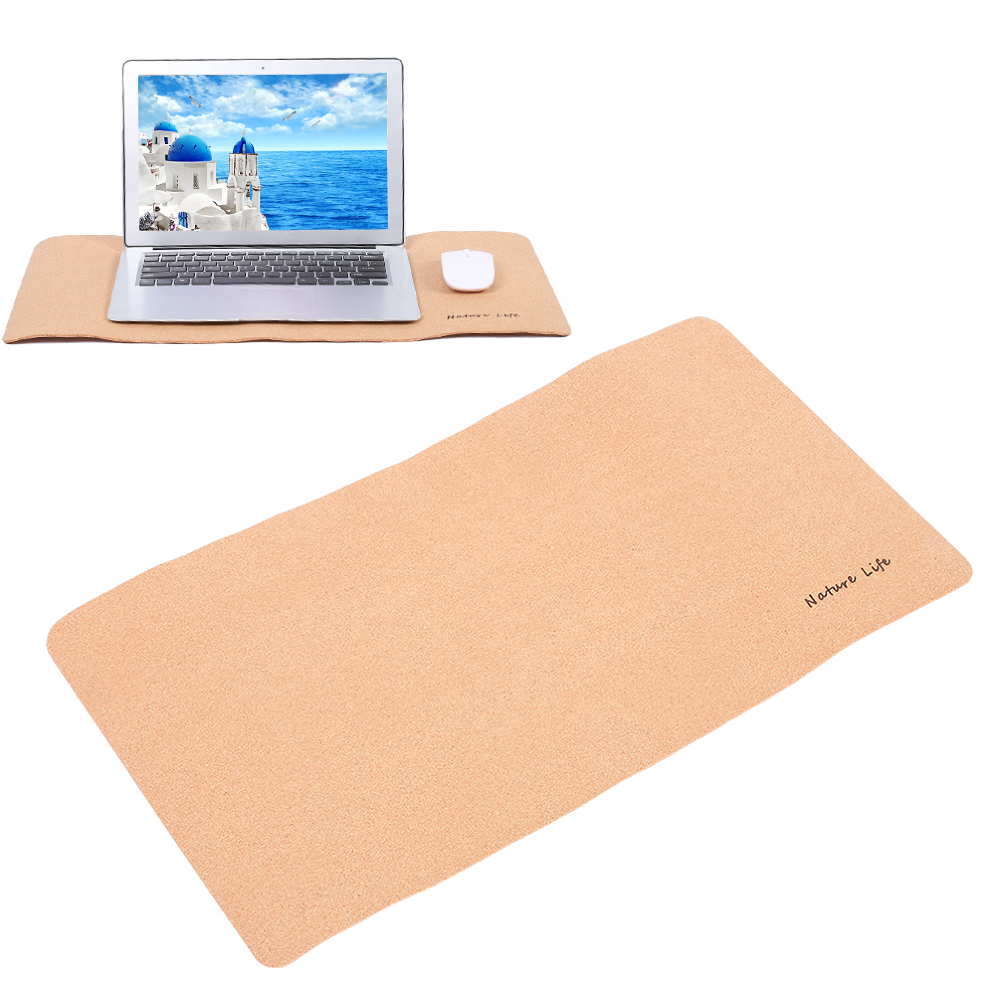 Ein Laptop und eine Maus auf einer hellbraunen Unterlage. Die Laptop-Bildschirmanzeige zeigt eine Küstenlandschaft mit blauen Kuppeln.
