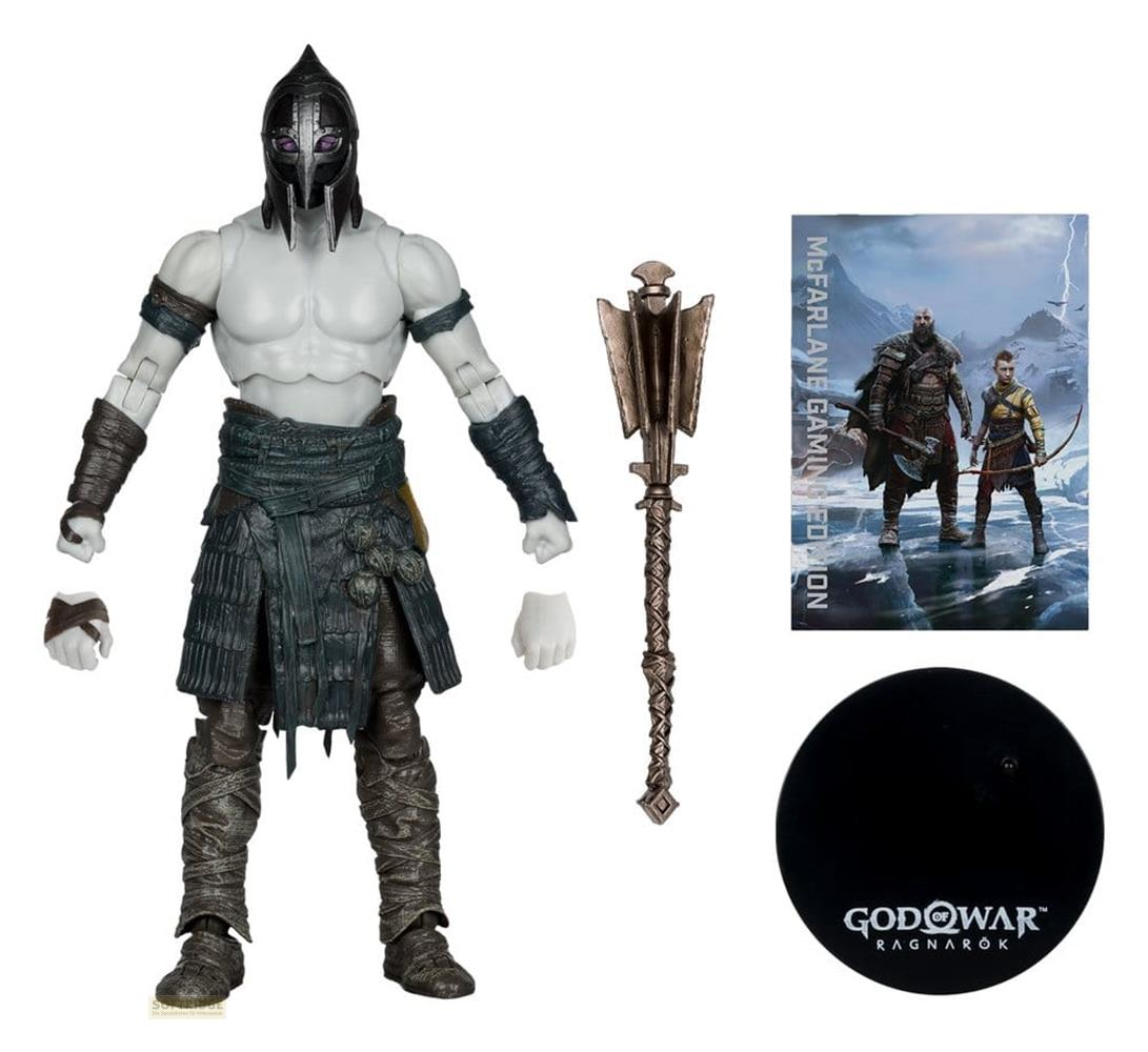 Eine Actionfigur mit Rüstung und einer Keule neben einem Spielcover und einem Ständer.