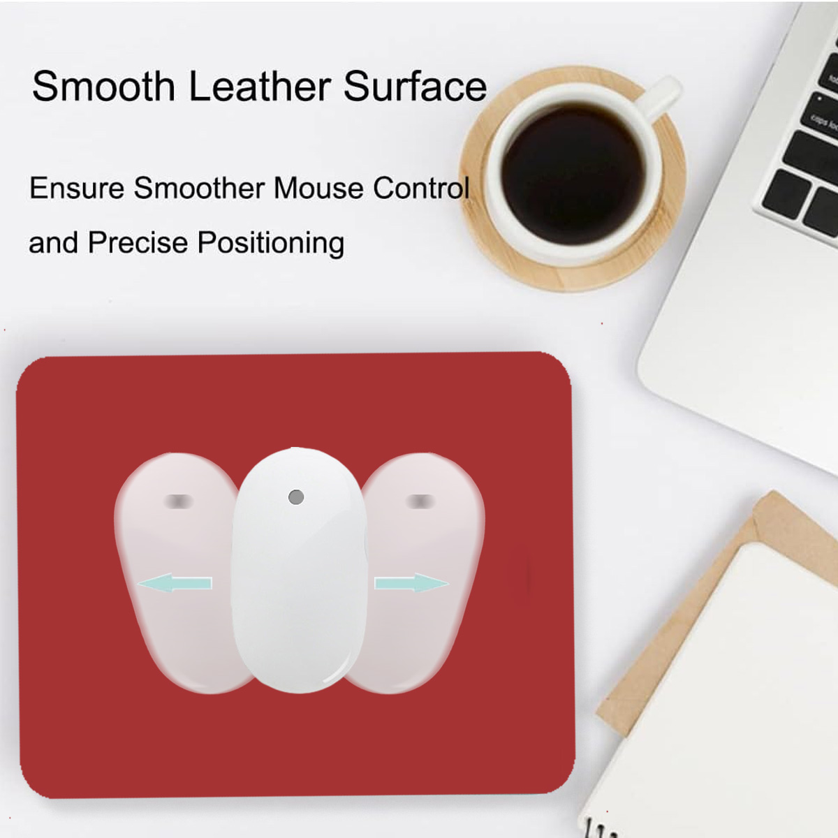 Rote Mousepad mit weißen Mäusen und Pfeilen, Laptop und Kaffee im Hintergrund.