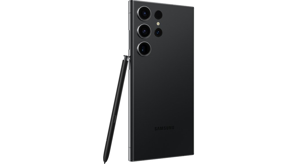 Arkada dört kamera lensi bulunan siyah Samsung akıllı telefon.