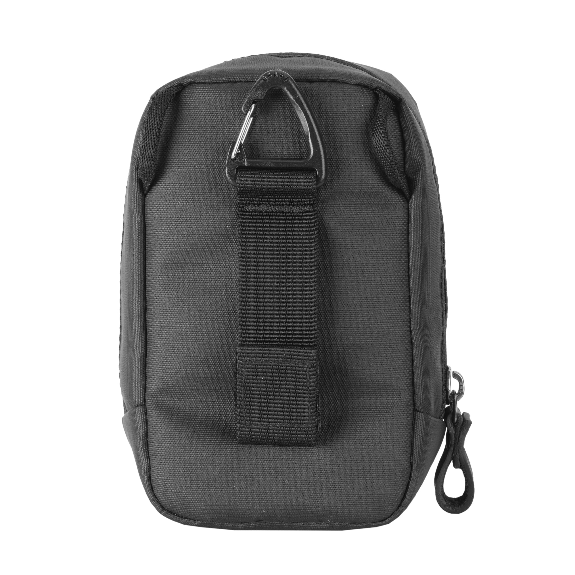 Bolsa negra con mosquetón y cremallera, sobre fondo blanco.