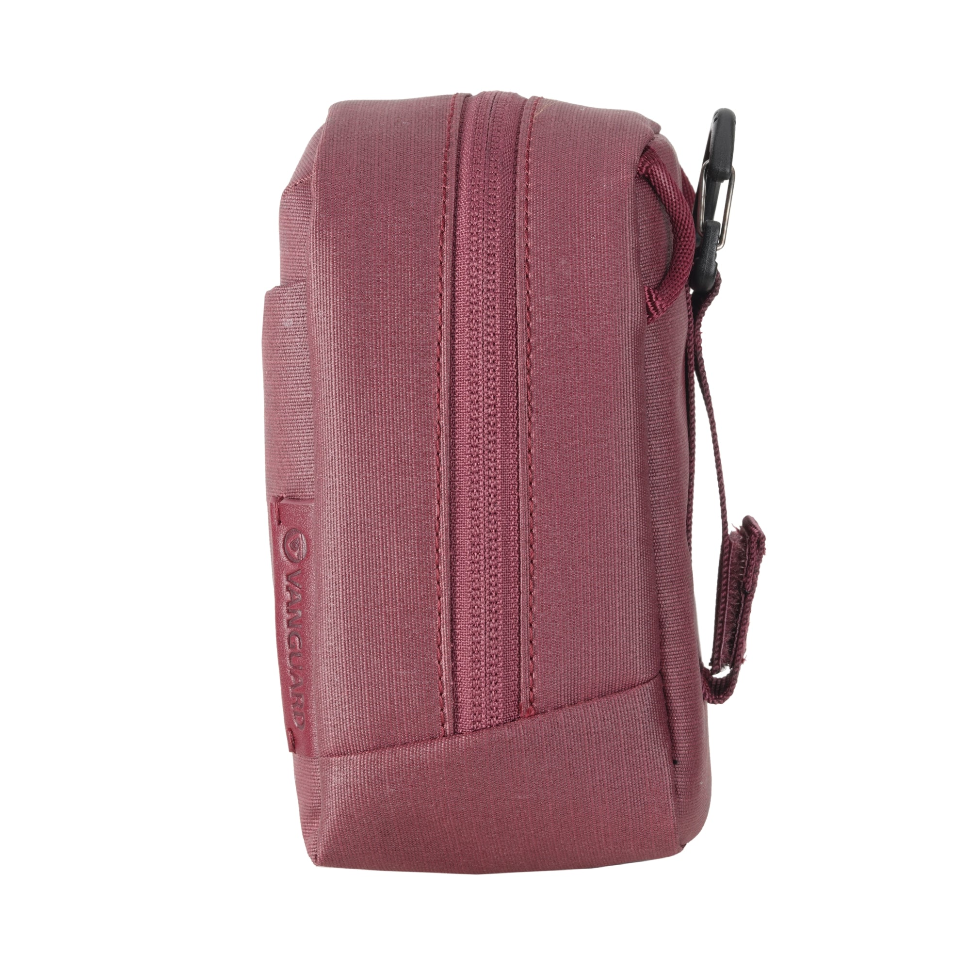 Una bolsa de color burdeos con cremallera y un mosquetón.