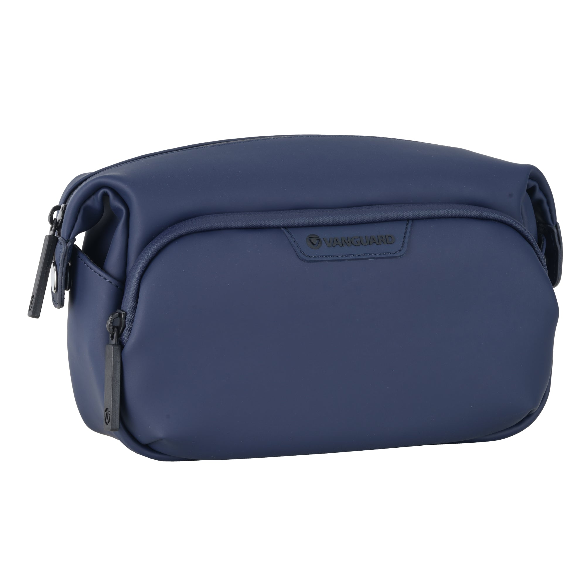 Un bolso azul marino con cremalleras y un logo de VANGUARD.