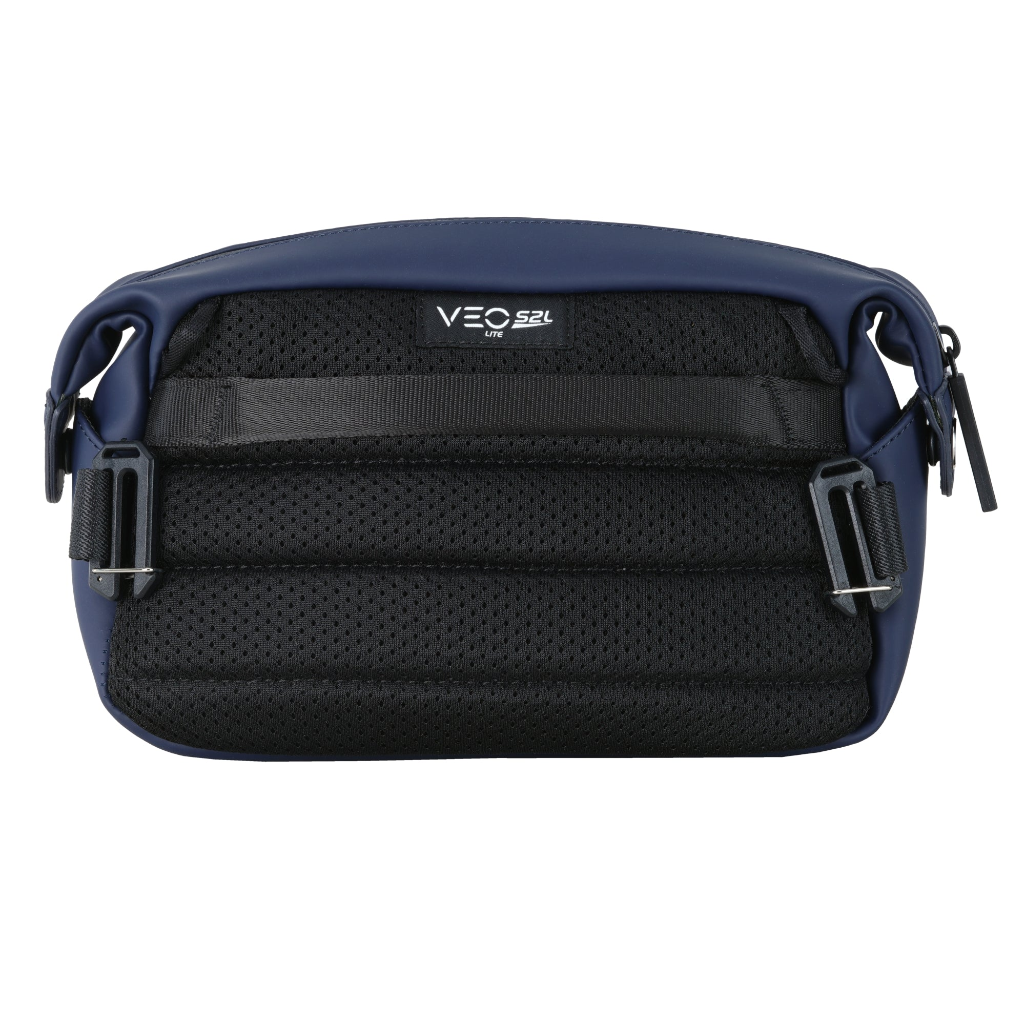 Bolso azul oscuro con espalda de malla negra y logo.