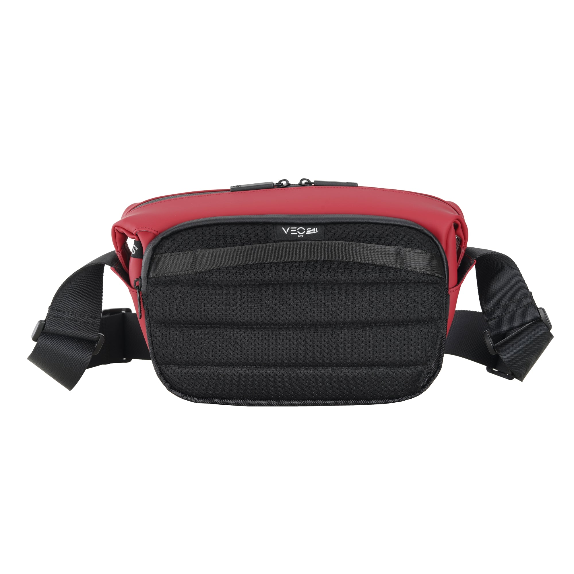 Una riñonera roja con detalle de malla negra y correas ajustables.