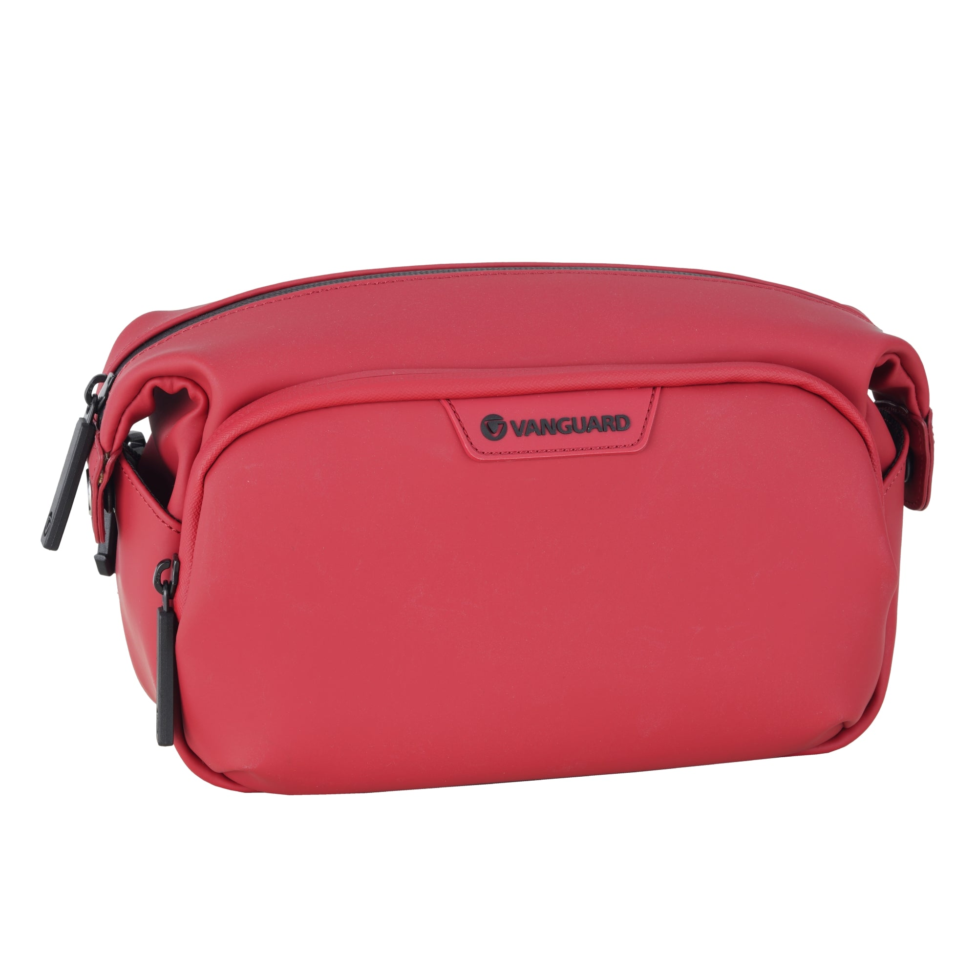 Una bolsa roja con cremallera y el logo de Vanguard.