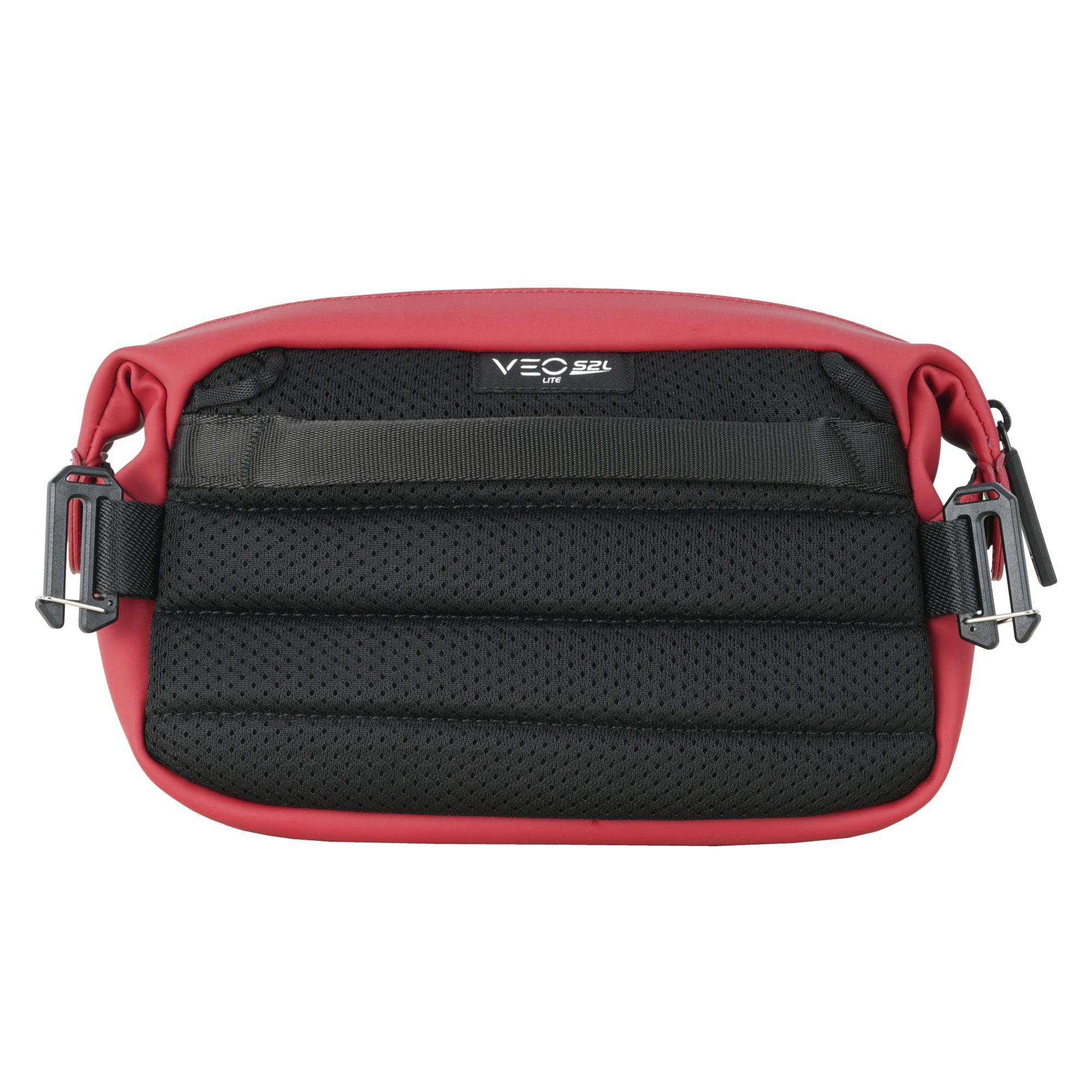 Bolso rojo con espalda de malla negra y logo.