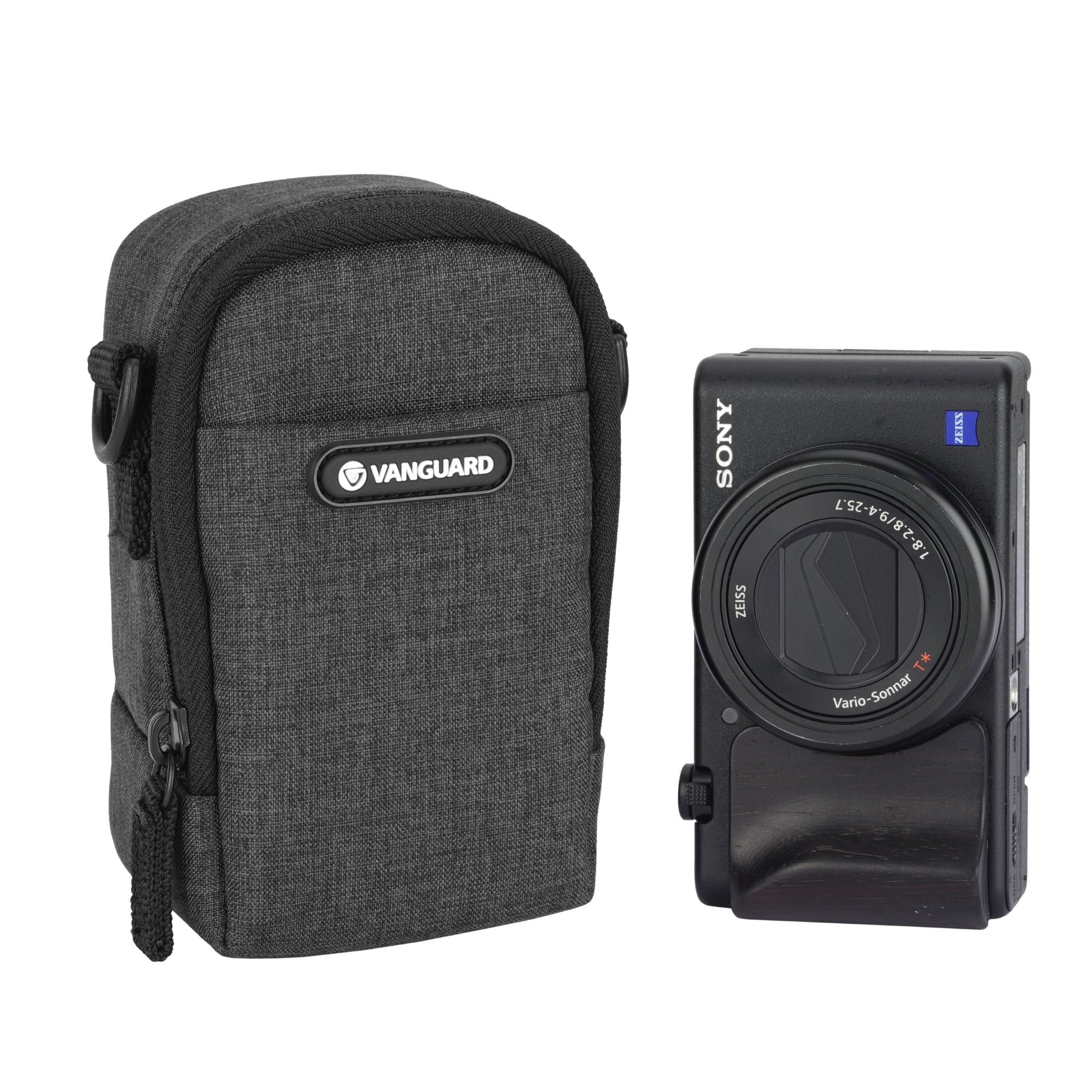 Una bolsa de cámara gris y una cámara Sony negra con lente Zeiss.