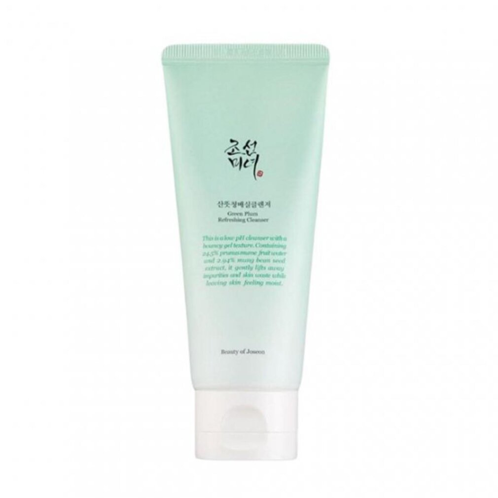 Eine grüne Tube mit dem Text „Green Plum Refreshing Cleanser“ von Beauty of Joseon.