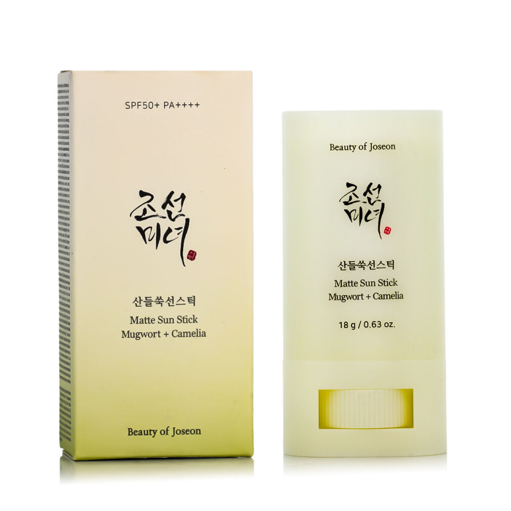 Verpackung und ein Sonnenschutzstift von Beauty of Joseon mit Mugwort und Kamelie.