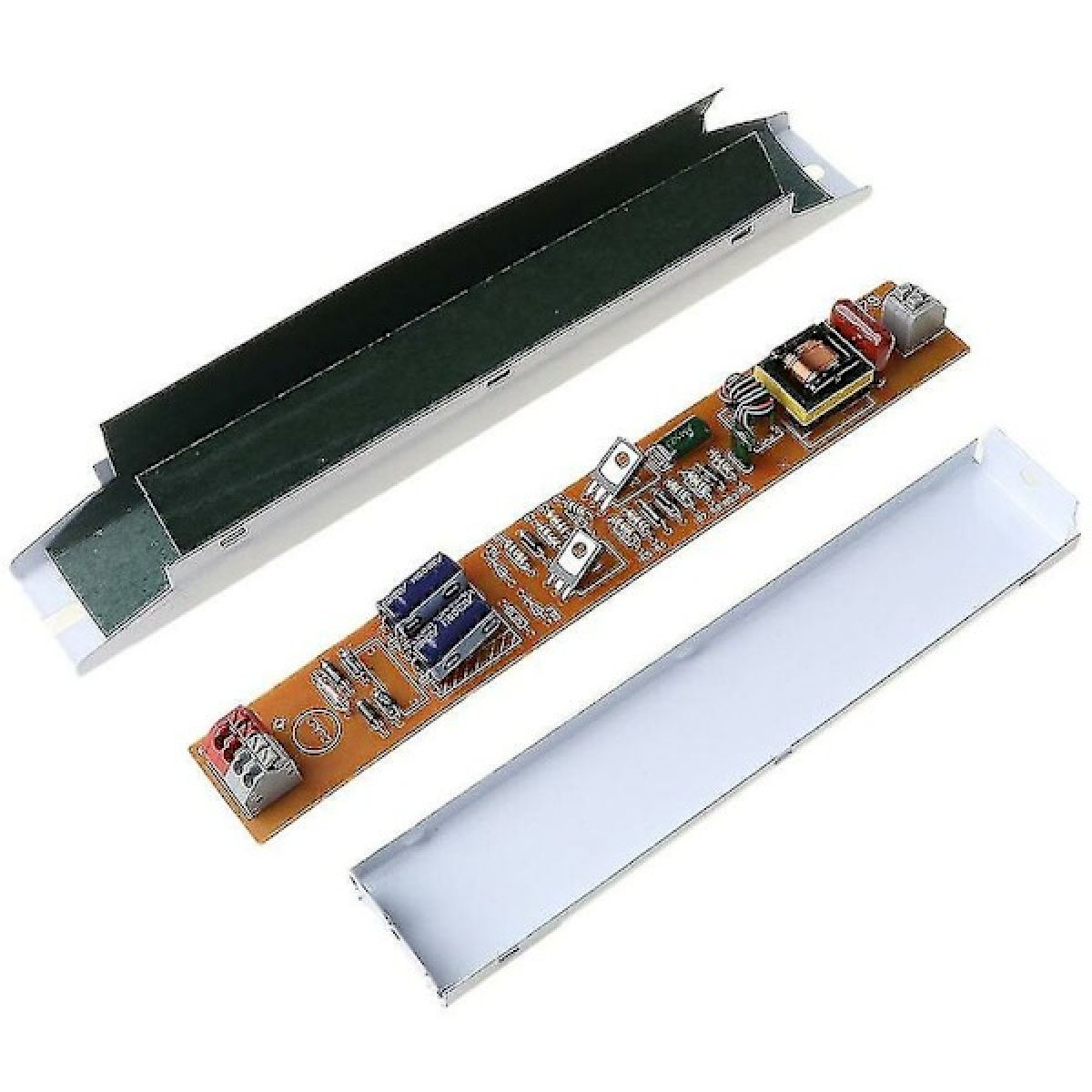 Elektronische Platine mit Bauteilen in einem geöffneten Metallgehäuse.